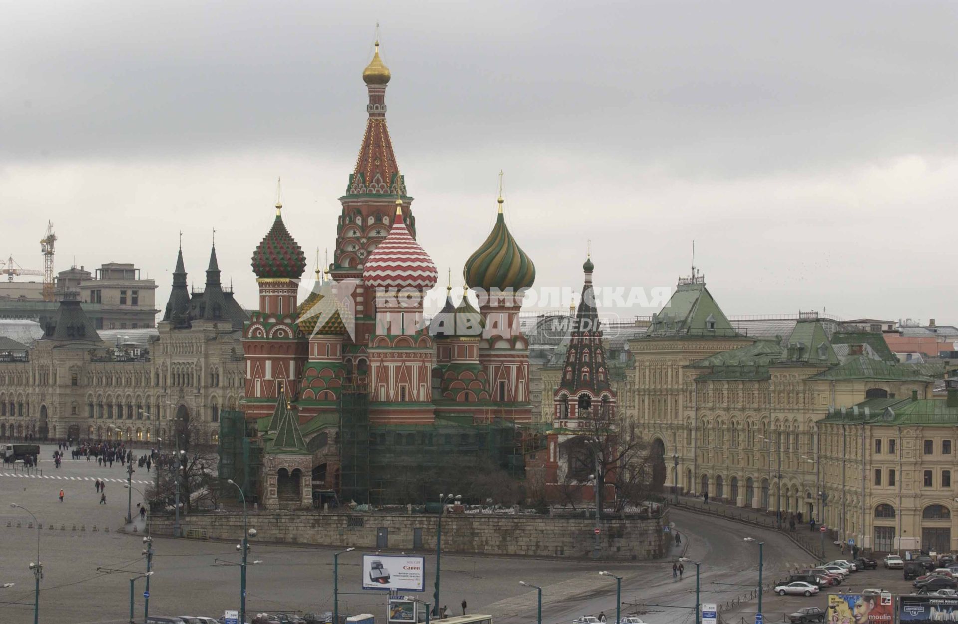 Вид на храм Василия Блаженного в Москве.