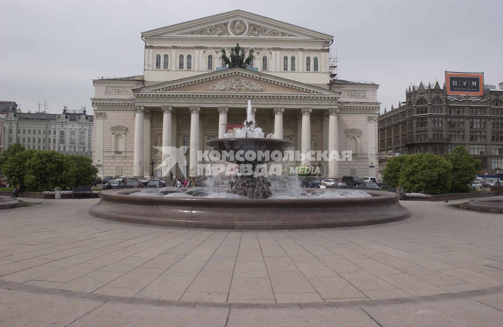 Вид на Большой театр в Москве со стороны театральной площади.