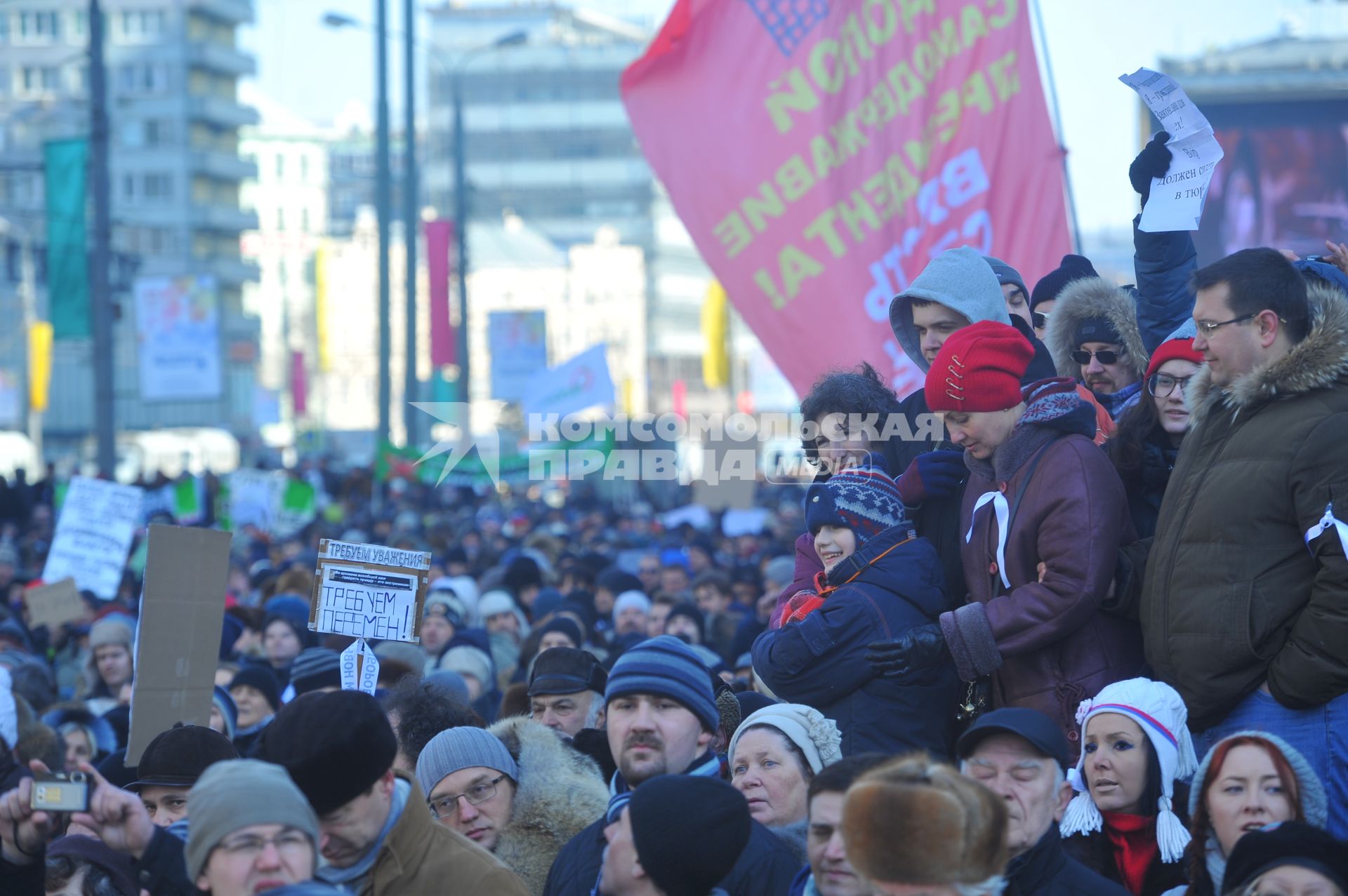 Новый Арбат. Митинг `За честные выборы`, организованный активистами движения `Левый фронт` . На снимке: участники митинга.