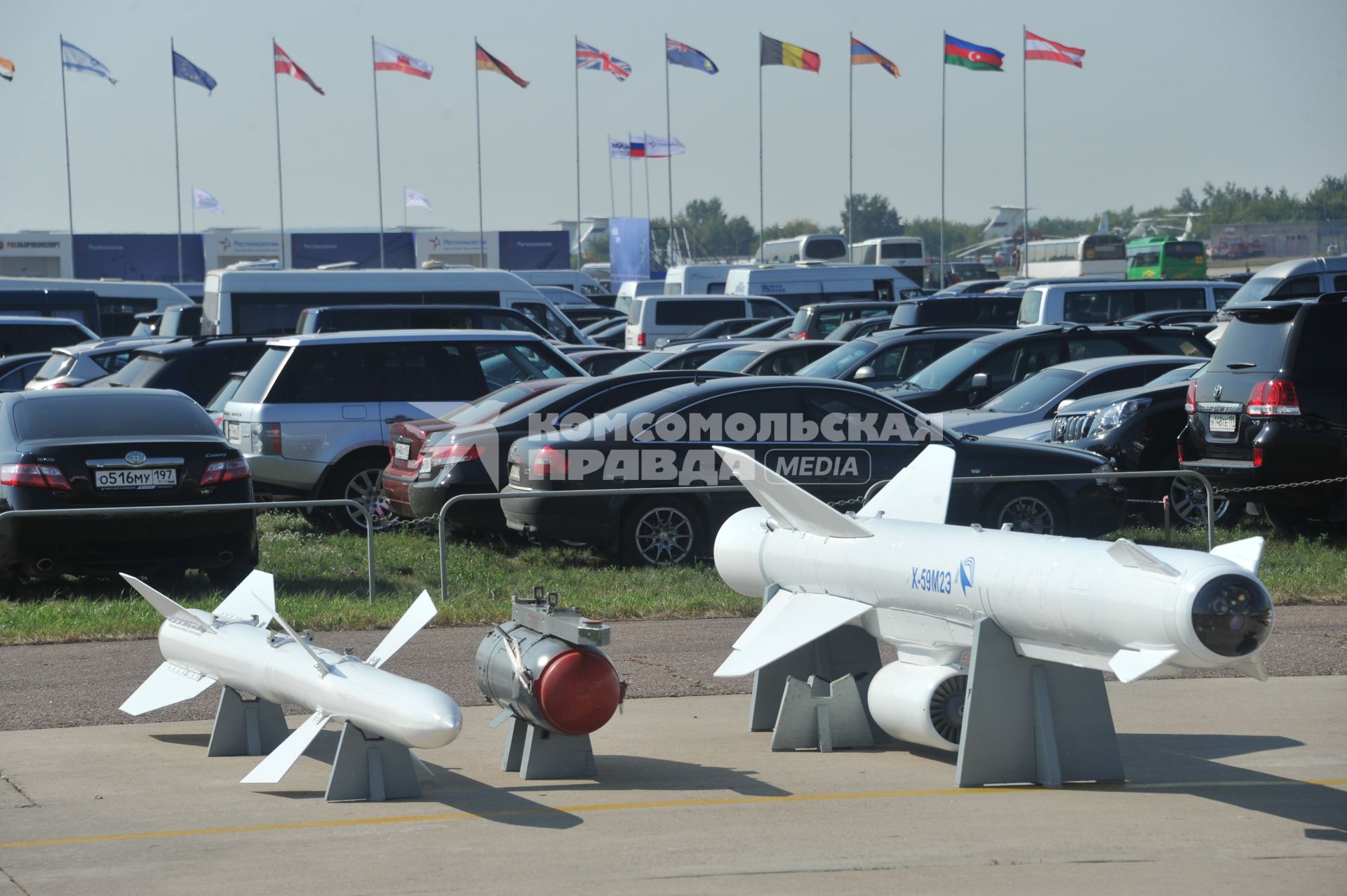 10-й Международный авиационно-космический салон `МАКС-2011`. На снимке авиационные ракеты.