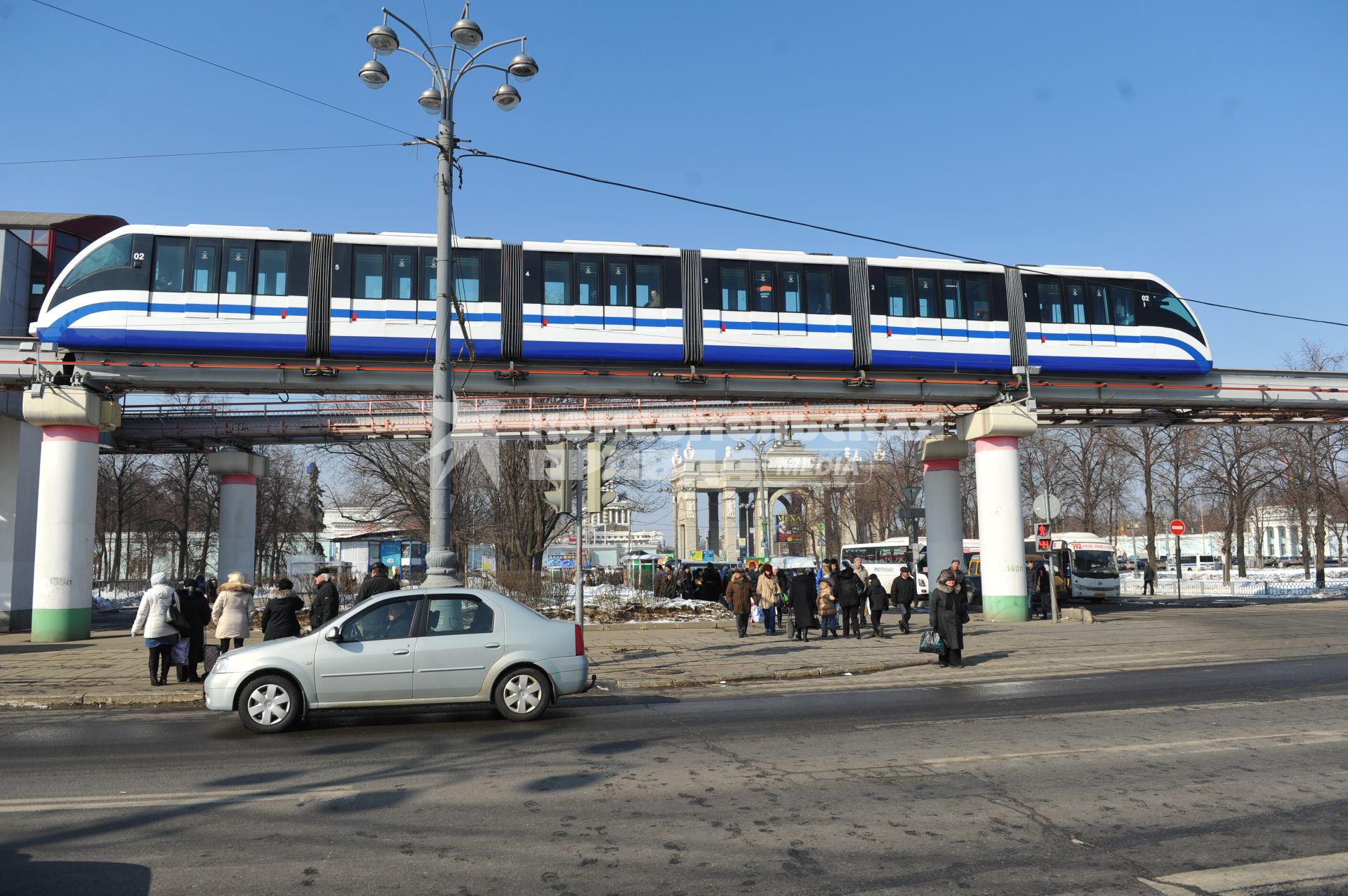 Московская монорельсовая транспортная система (ММТС).