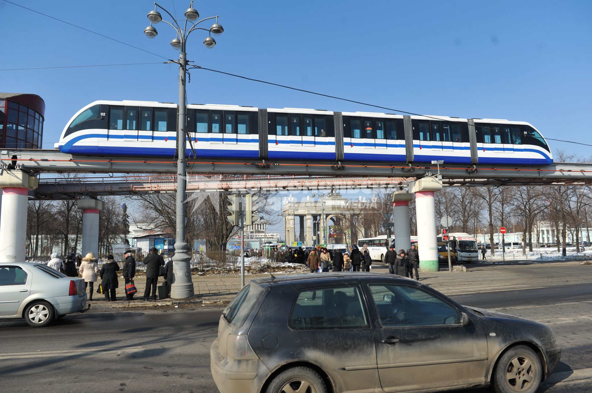 Московская монорельсовая транспортная система (ММТС).