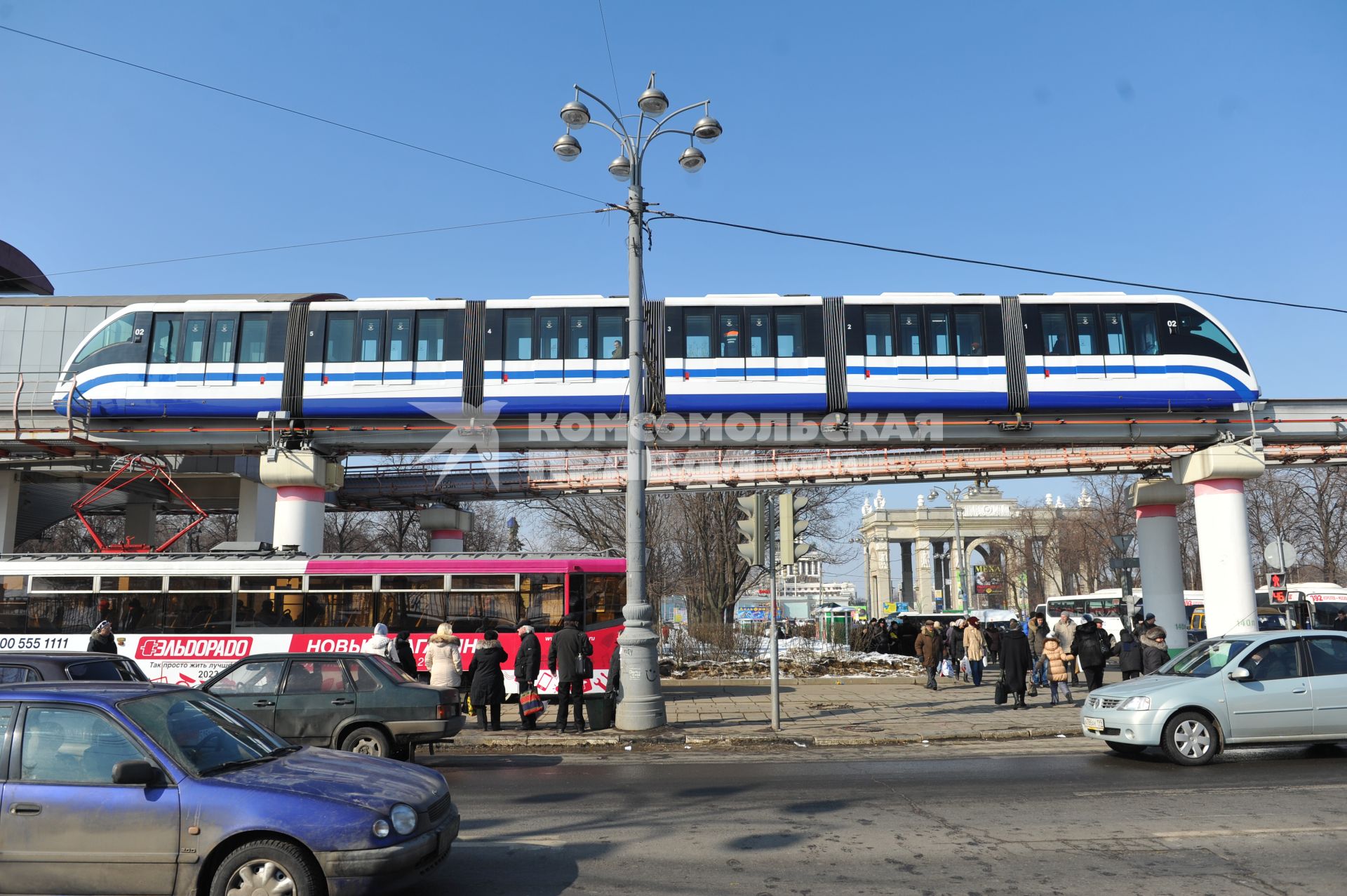 Московская монорельсовая транспортная система (ММТС).