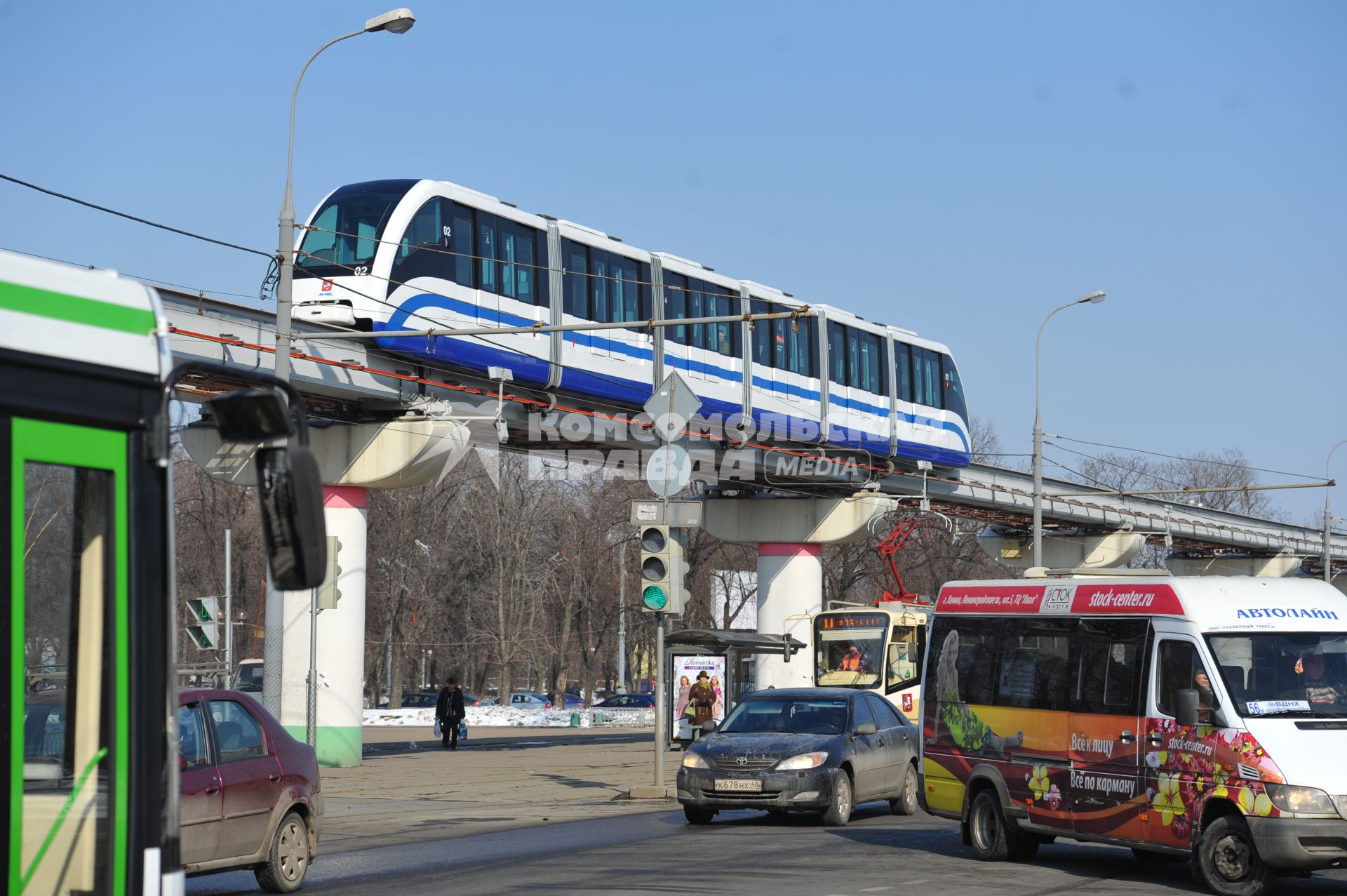 Московская монорельсовая транспортная система (ММТС).