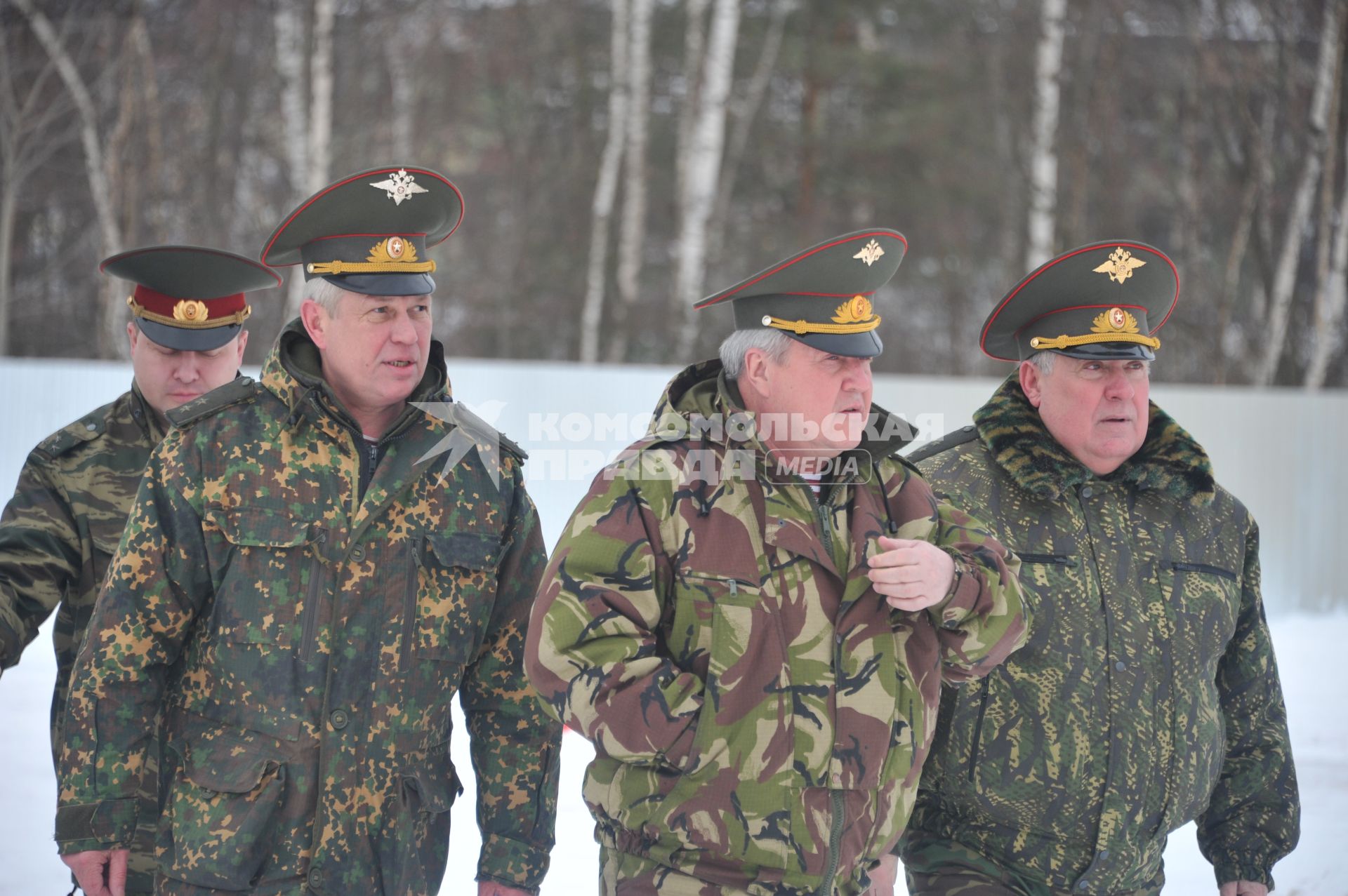 Заместитель министра внутренних дел РФ, главнокомандующий внутренними войсками МВД Николай Рогожкин (в центре).