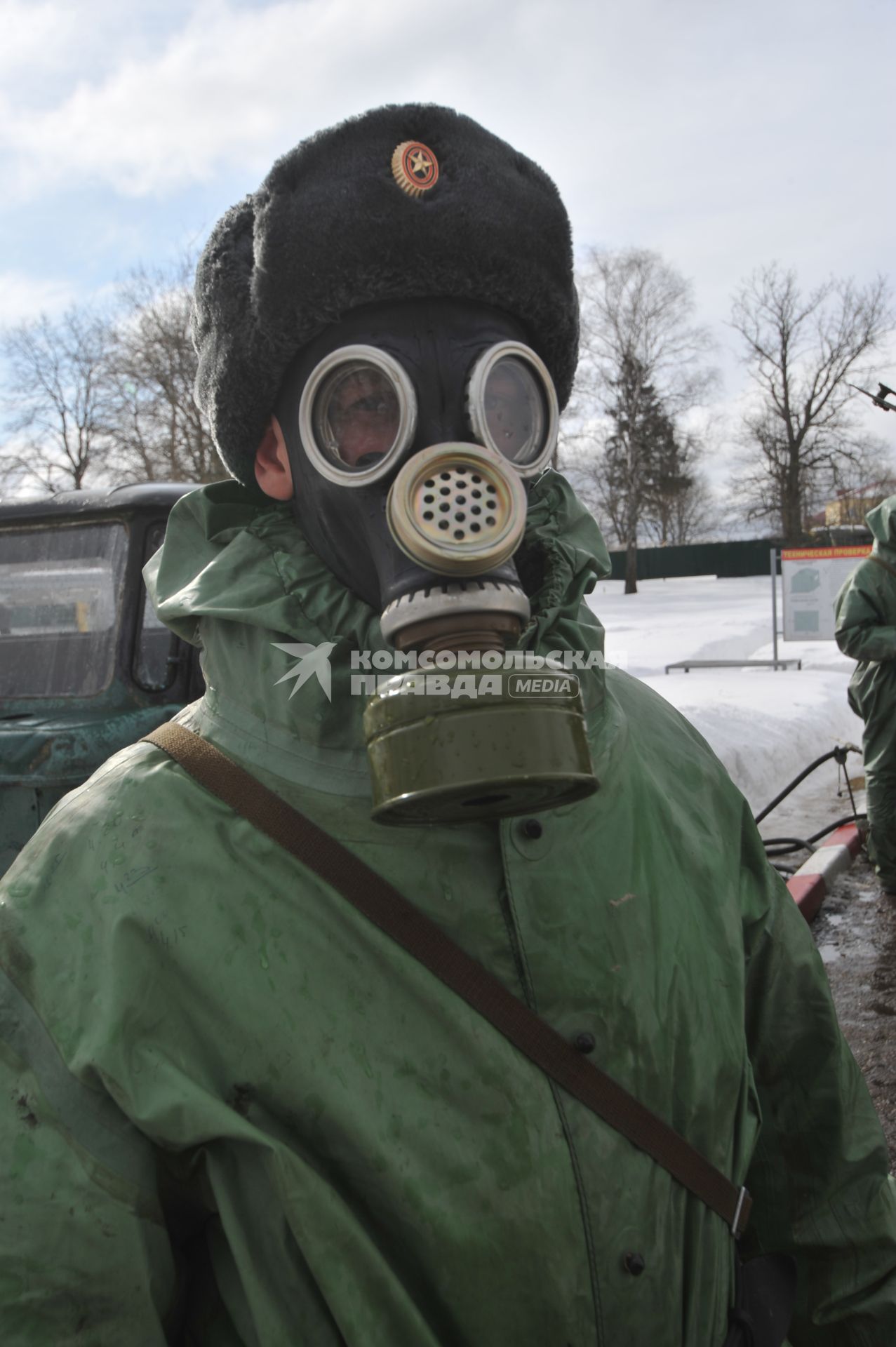 Софринская бригада внутренних войск МВД России. На снимке: проведение военных учений. Военные в ОЗК и противогазах.