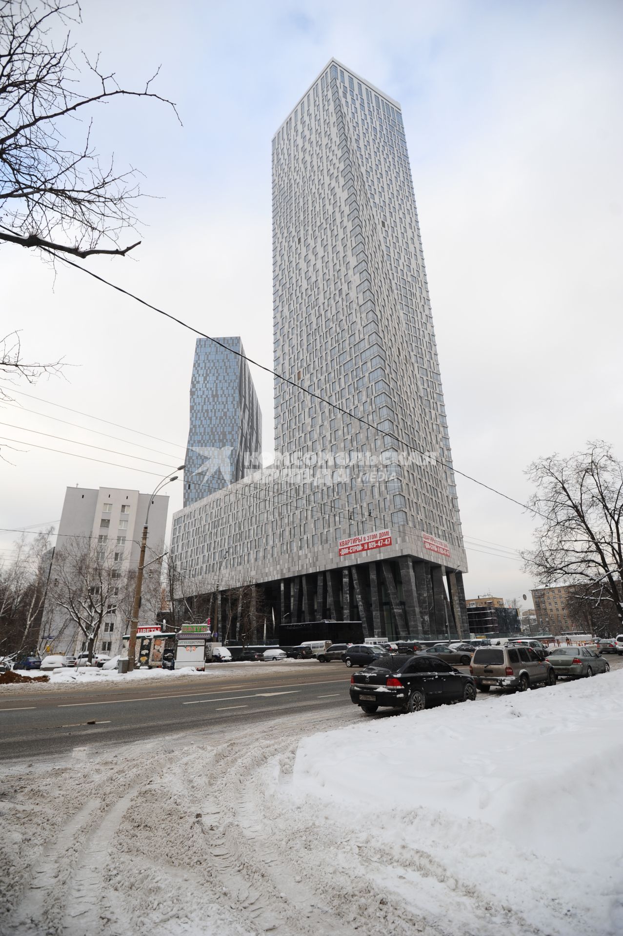 Квартиры звёзд эстрады. На снимке дом на Мосфильмовской улице, в котором живет певец Стас Михайлов.