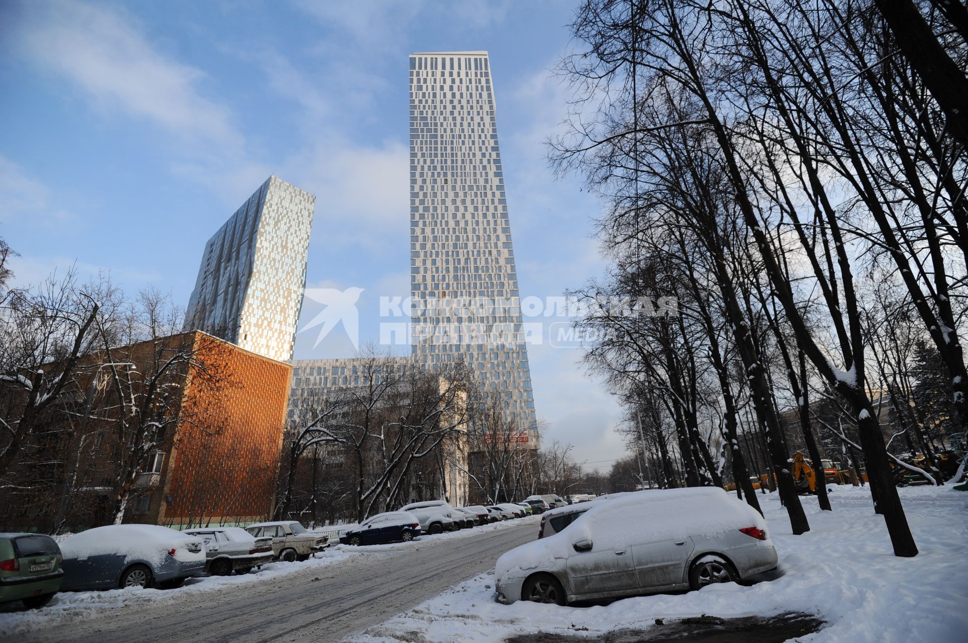Квартиры звёзд эстрады. На снимке дом на Мосфильмовской улице, в котором живет певец Стас Михайлов.