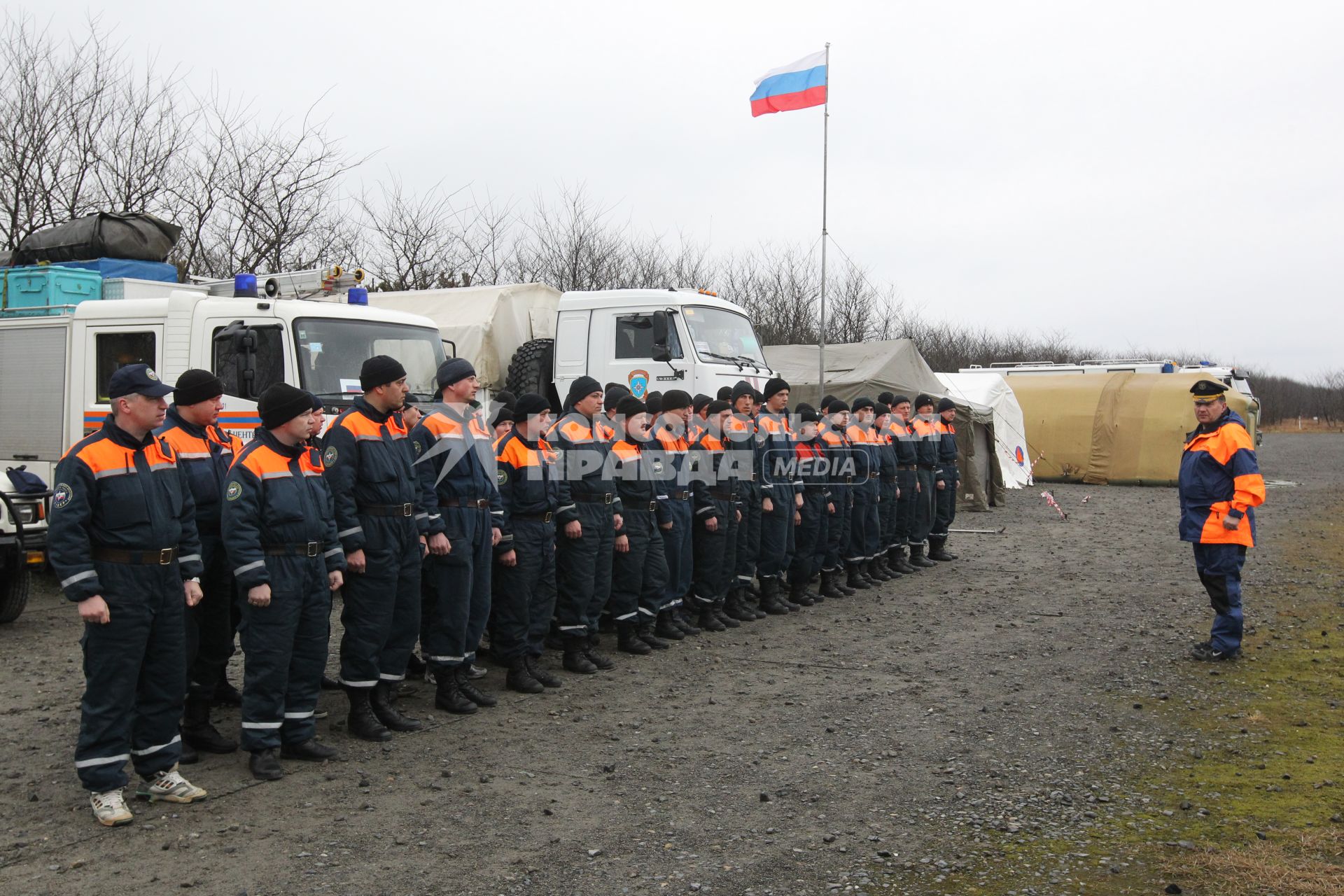 Спасатели МЧС в Японии во время спасательных работ, после землетрясения и цунами. Утреннее построение около мобильного лагеря. Перед строем стоит Командир Центра `Лидер` Николай Вдовин.