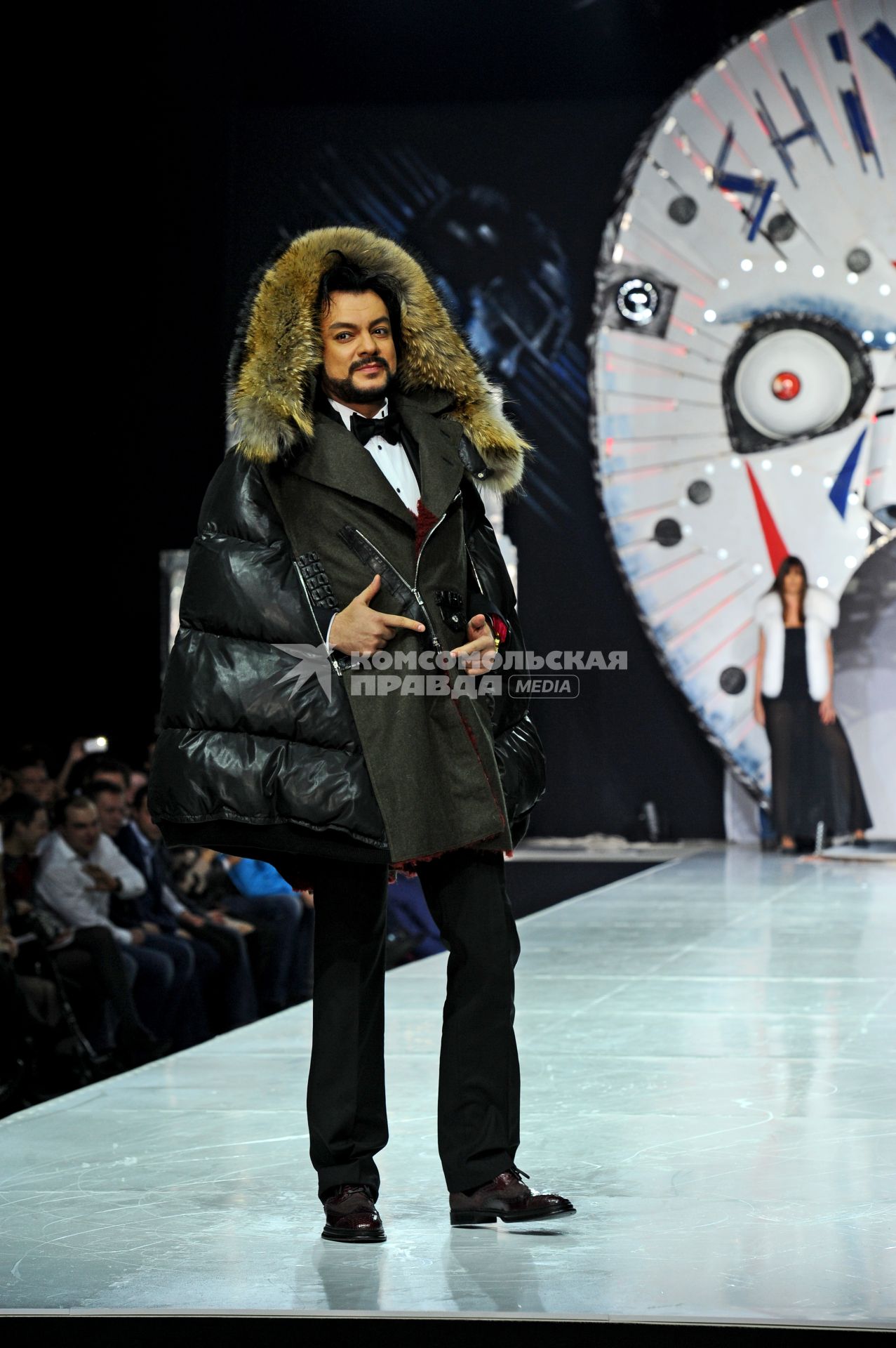 Гостиный Двор. Неделя моды в Москве `Volvo Fashion Week Moscow`. Показ коллекции SHIYAN. На снимке: певец Филипп Киркоров на подиуме.