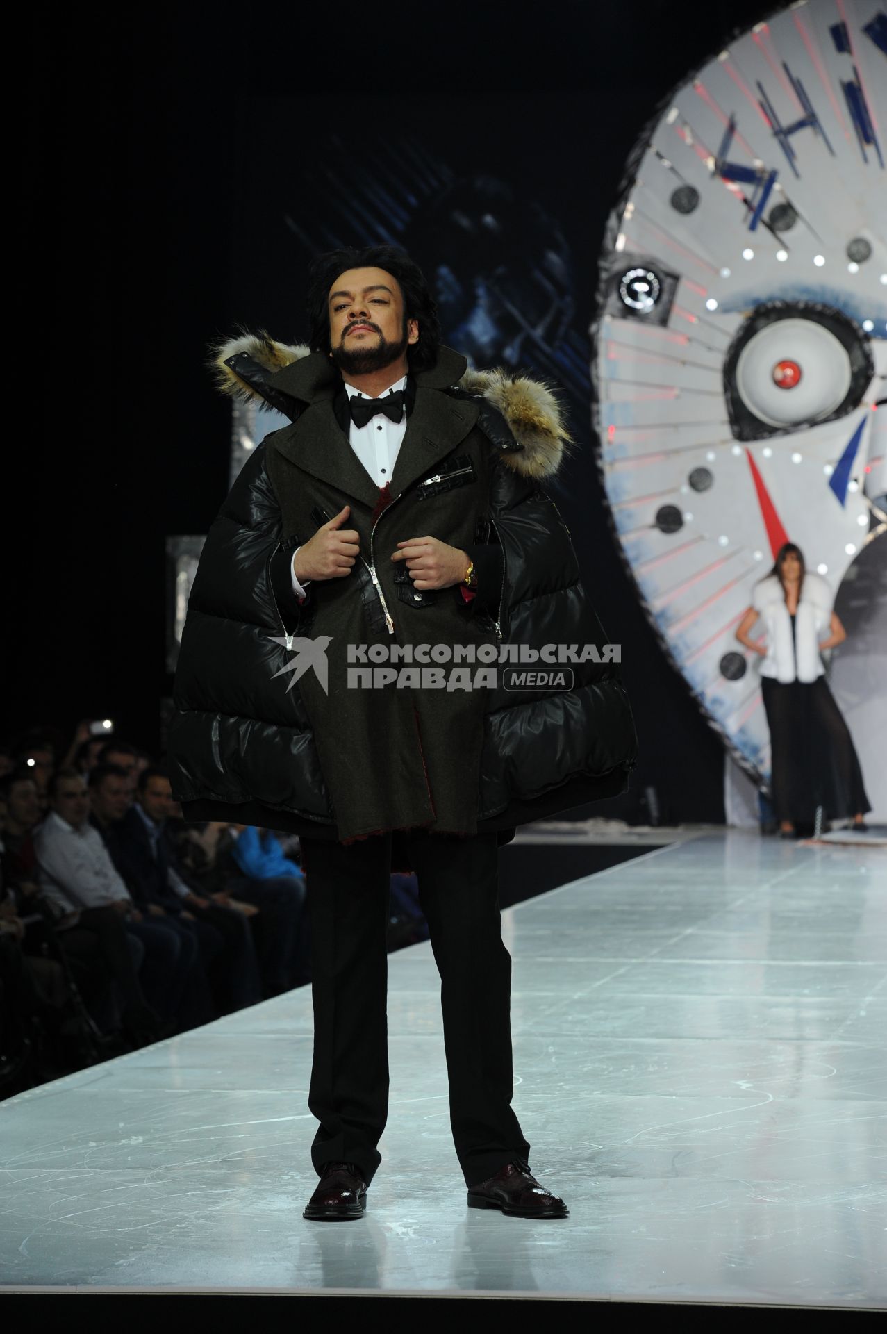 Гостиный Двор. Неделя моды в Москве `Volvo Fashion Week Moscow`. Показ коллекции SHIYAN. На снимке: певец Филипп Киркоров на подиуме.