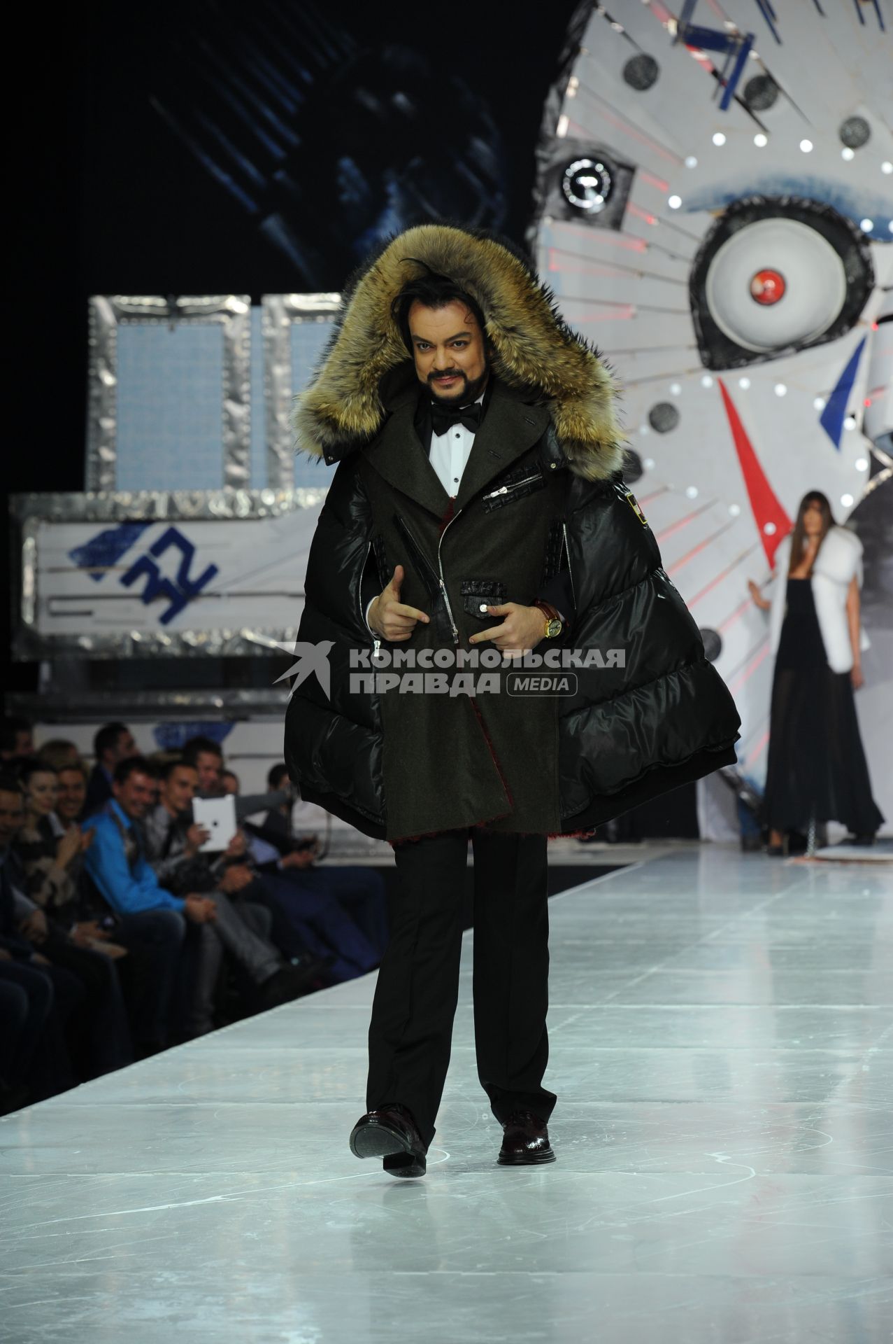 Гостиный Двор. Неделя моды в Москве `Volvo Fashion Week Moscow`. Показ коллекции SHIYAN. На снимке: певец Филипп Киркоров на подиуме.