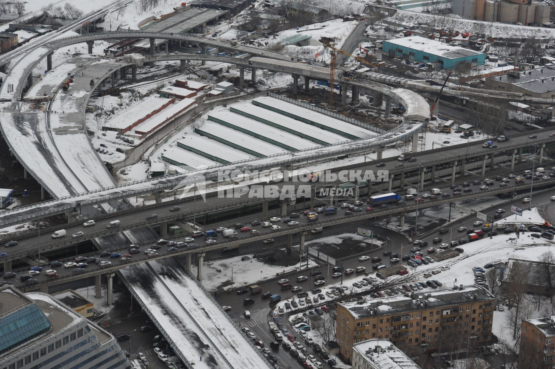 Московский международный деловой центр `Москва-Сити`. Вид сверху на Москву с одной из башен комплекса `Федерация`. На снимке: эстакада Третьего транспортного кольца.