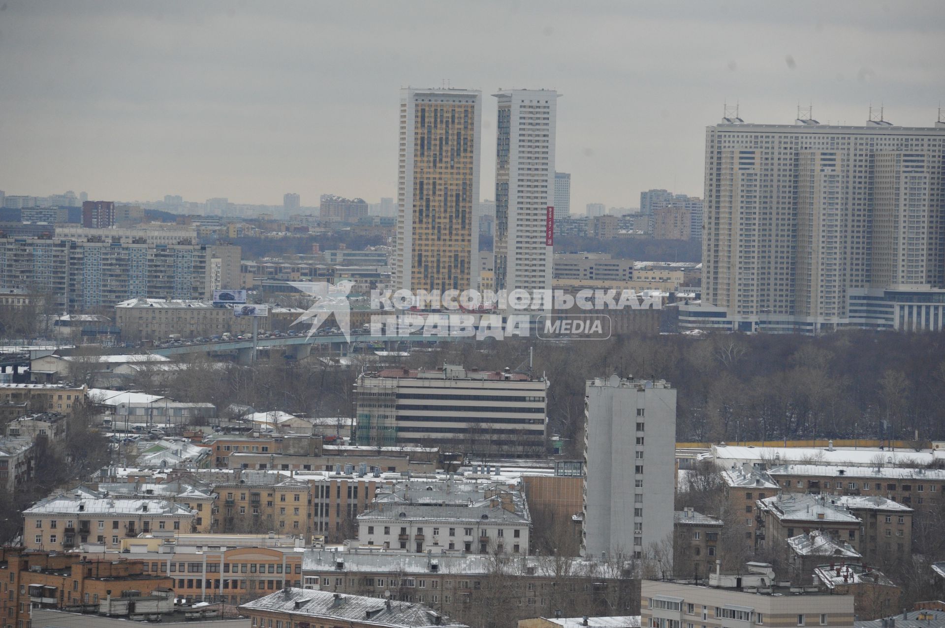 Московский международный деловой центр `Москва-Сити`. Вид сверху на Москву с одной из башен комплекса `Федерация`.