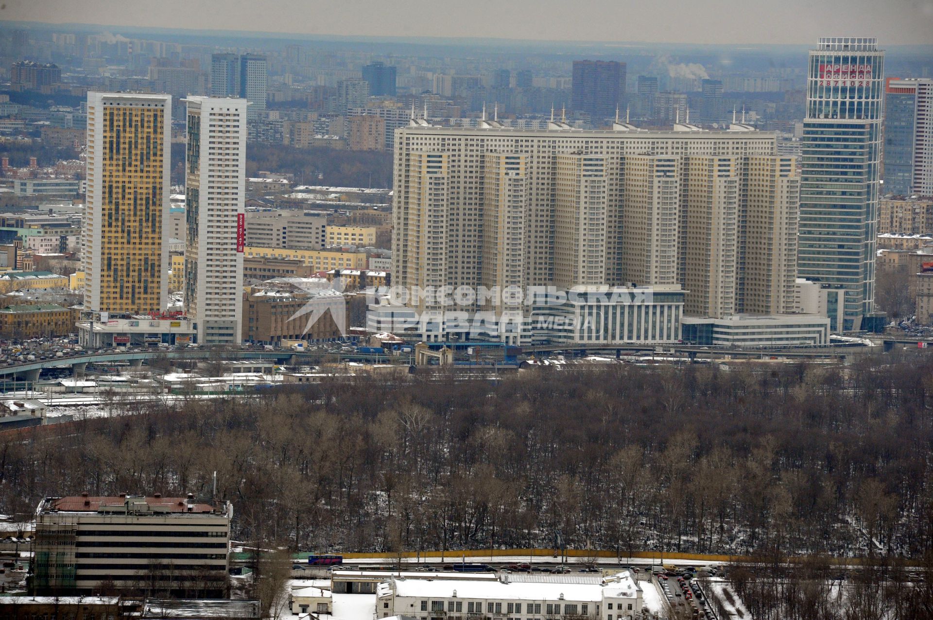 Московский международный деловой центр `Москва-Сити`. Вид сверху на Москву с одной из башен комплекса `Федерация`.