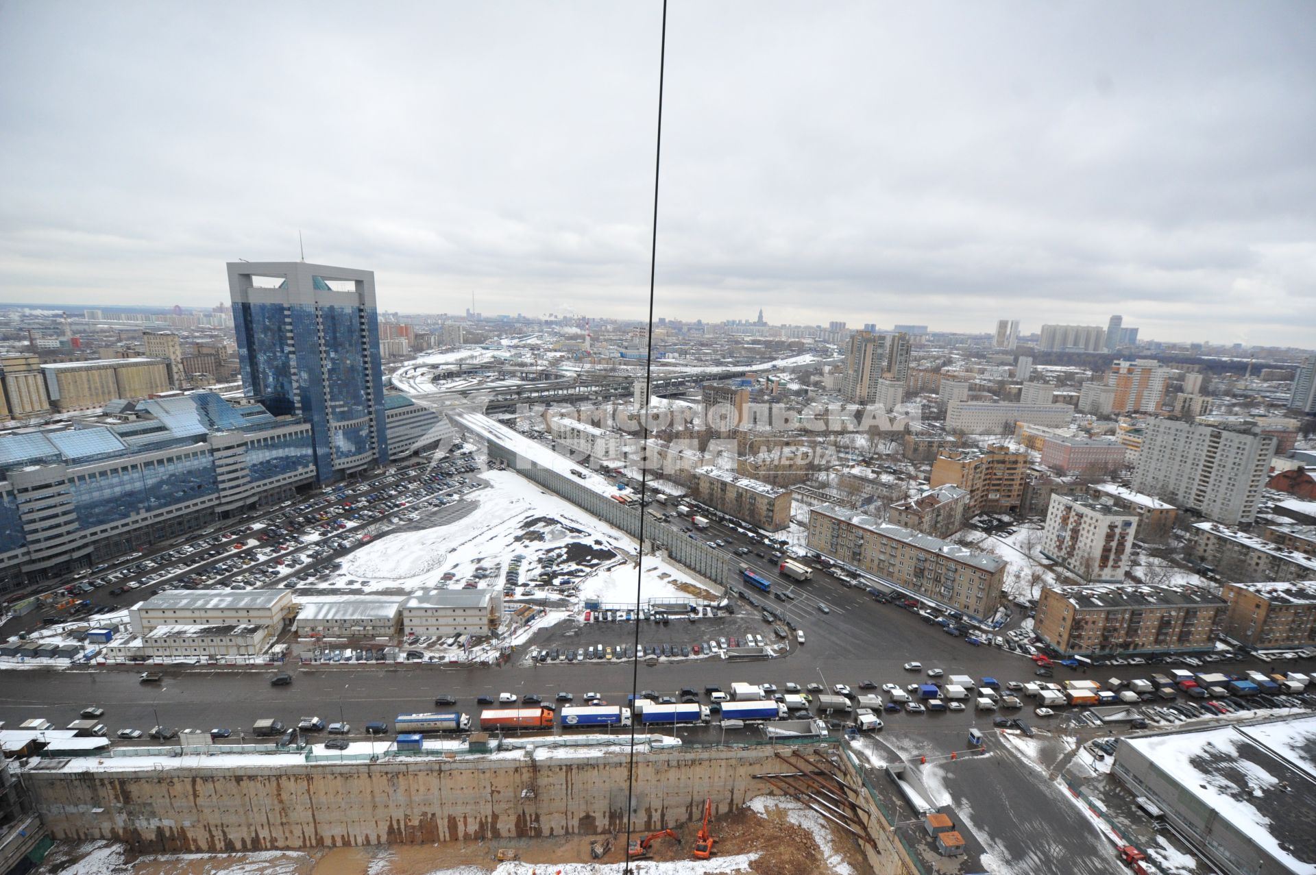 Московский международный деловой центр `Москва-Сити`. Вид сверху на Москву с одной из башен комплекса `Федерация`.