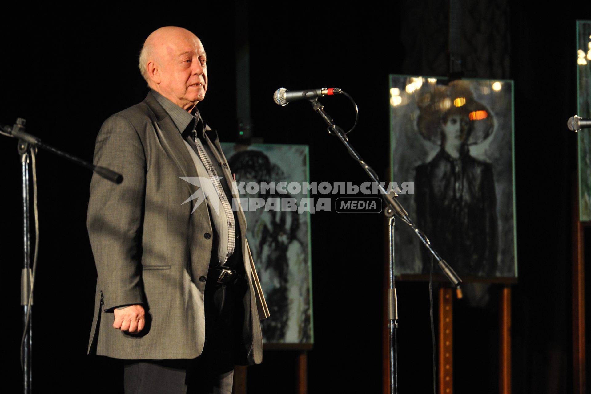ЦДЛ. Вечер памяти Беллы Ахмадулиной, приуроченный к ее 75-летию. На снимке: художник Борис Мессерер.