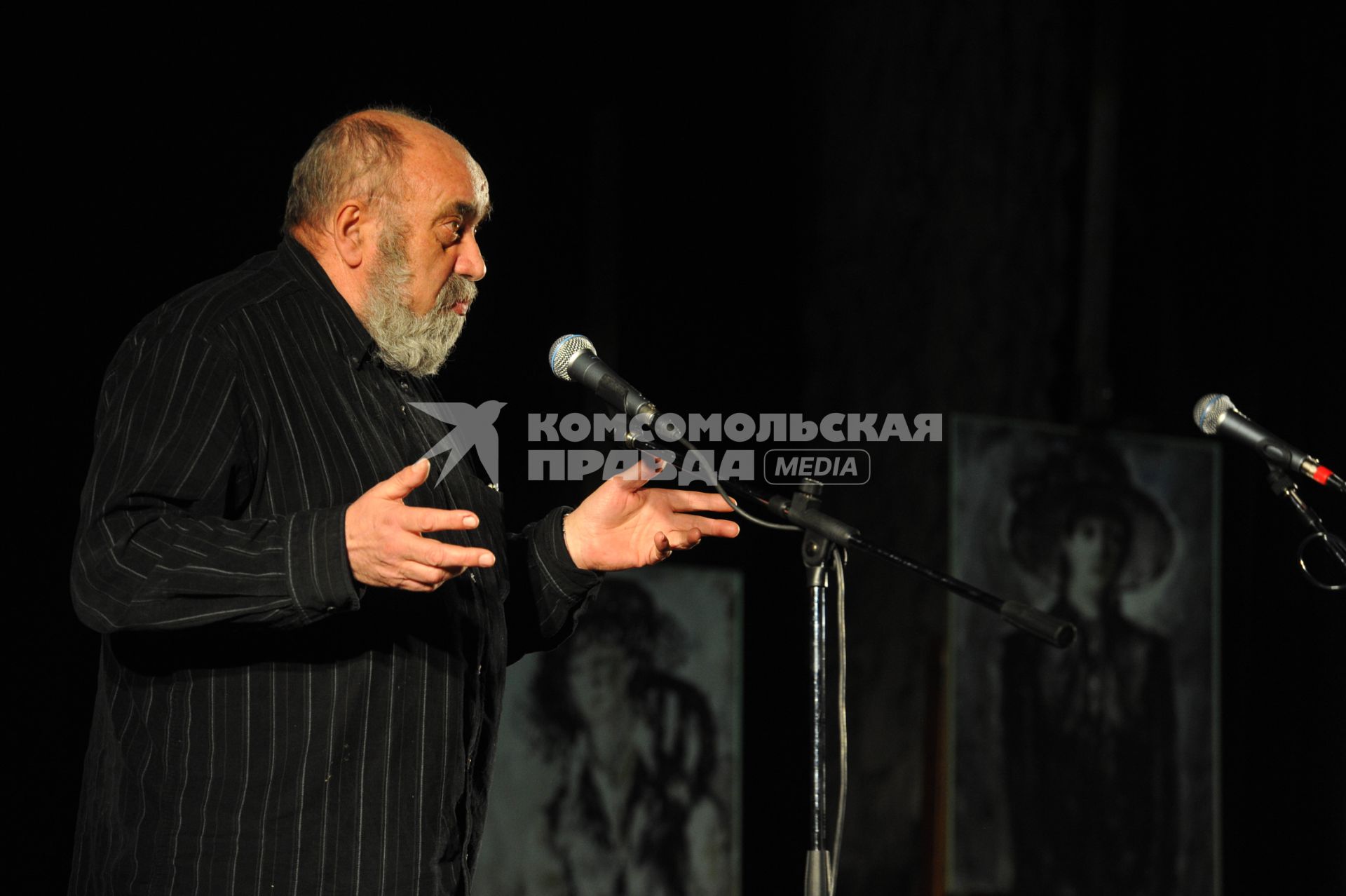ЦДЛ. Вечер памяти Беллы Ахмадулиной, приуроченный к ее 75-летию. На снимке: писатель Евгений Попов.