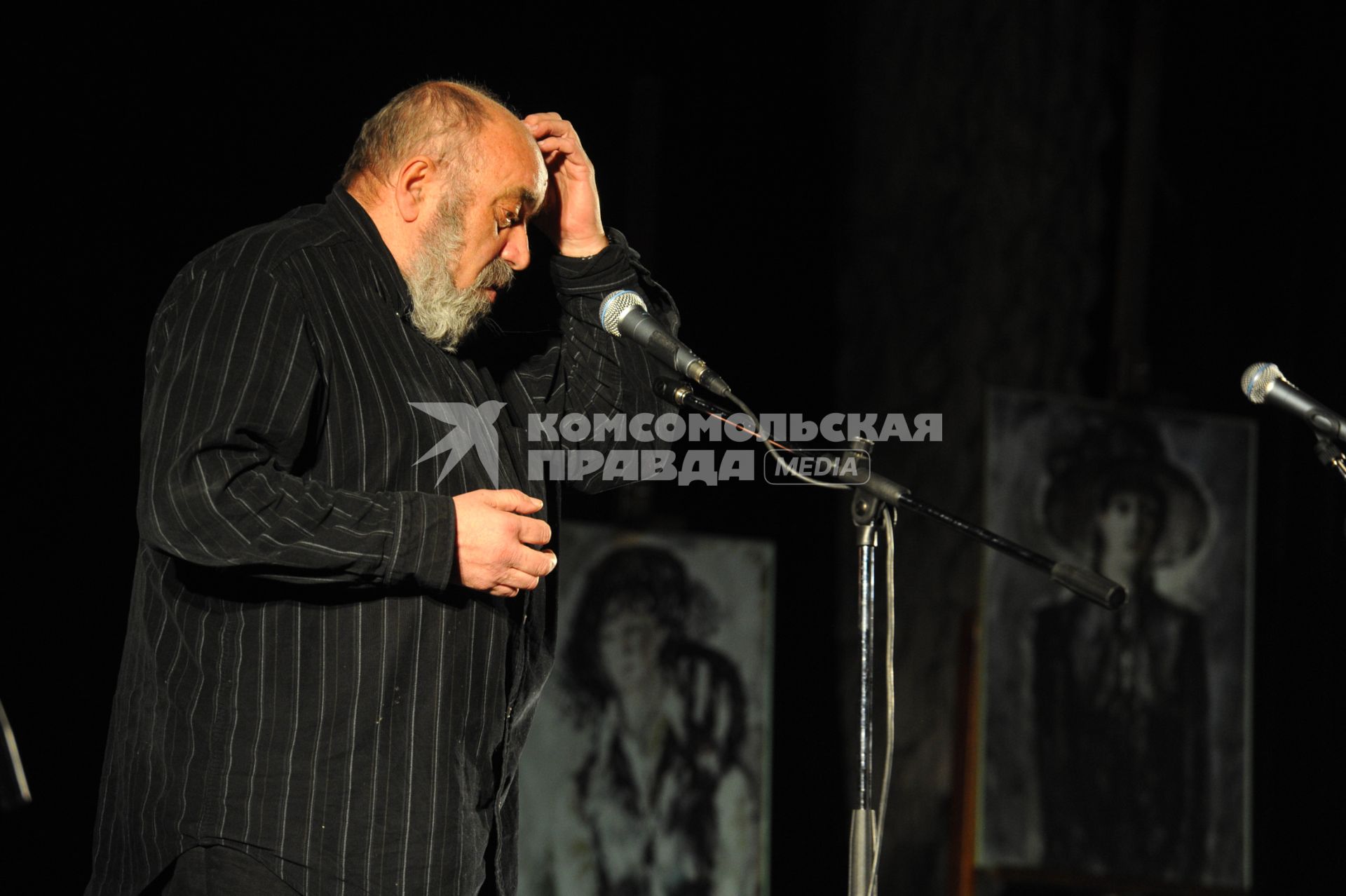 ЦДЛ. Вечер памяти Беллы Ахмадулиной, приуроченный к ее 75-летию. На снимке: писатель Евгений Попов.
