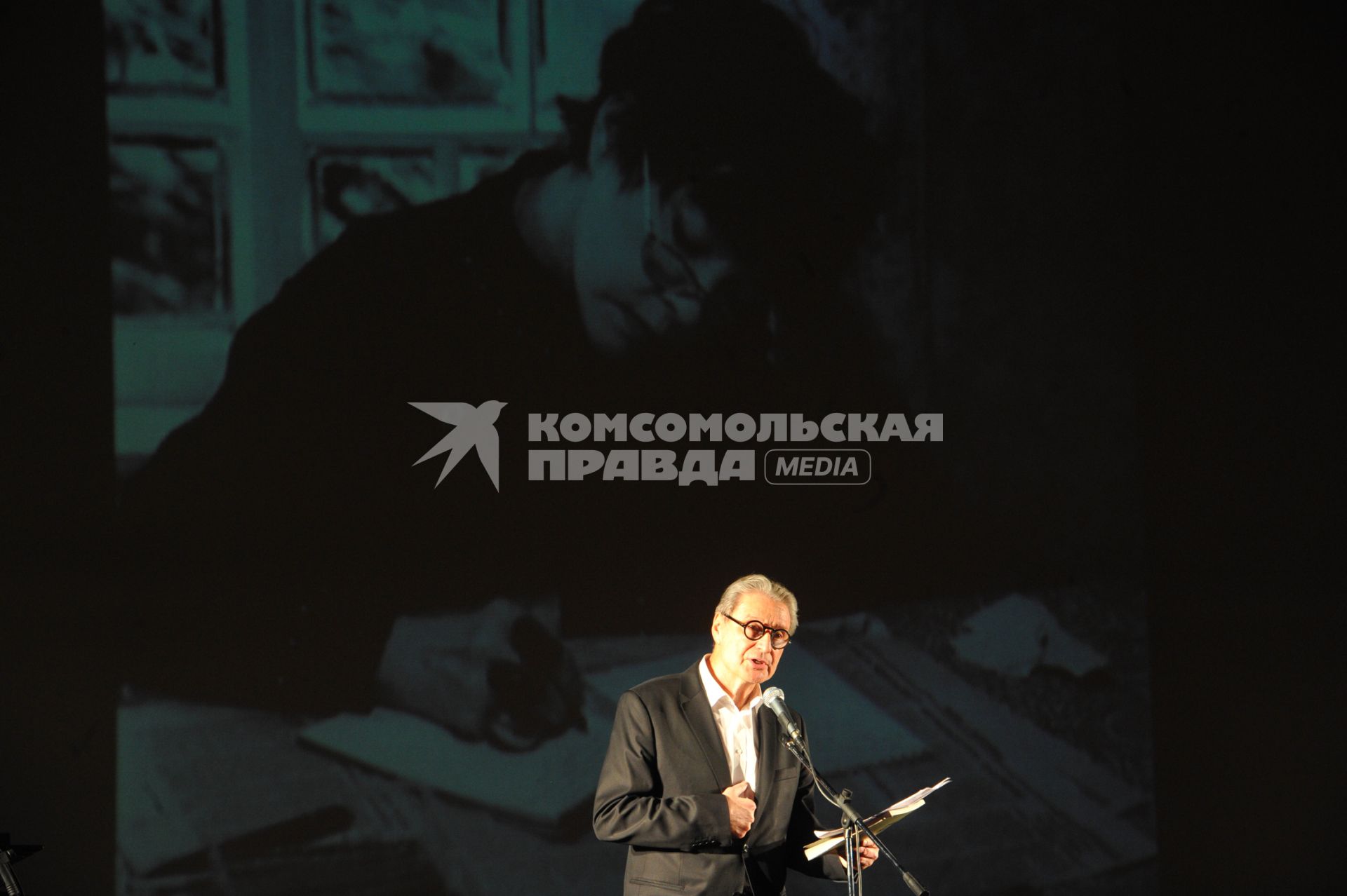 ЦДЛ. Вечер памяти Беллы Ахмадулиной, приуроченный к ее 75-летию. На снимке: актер Вениамин Смехов.