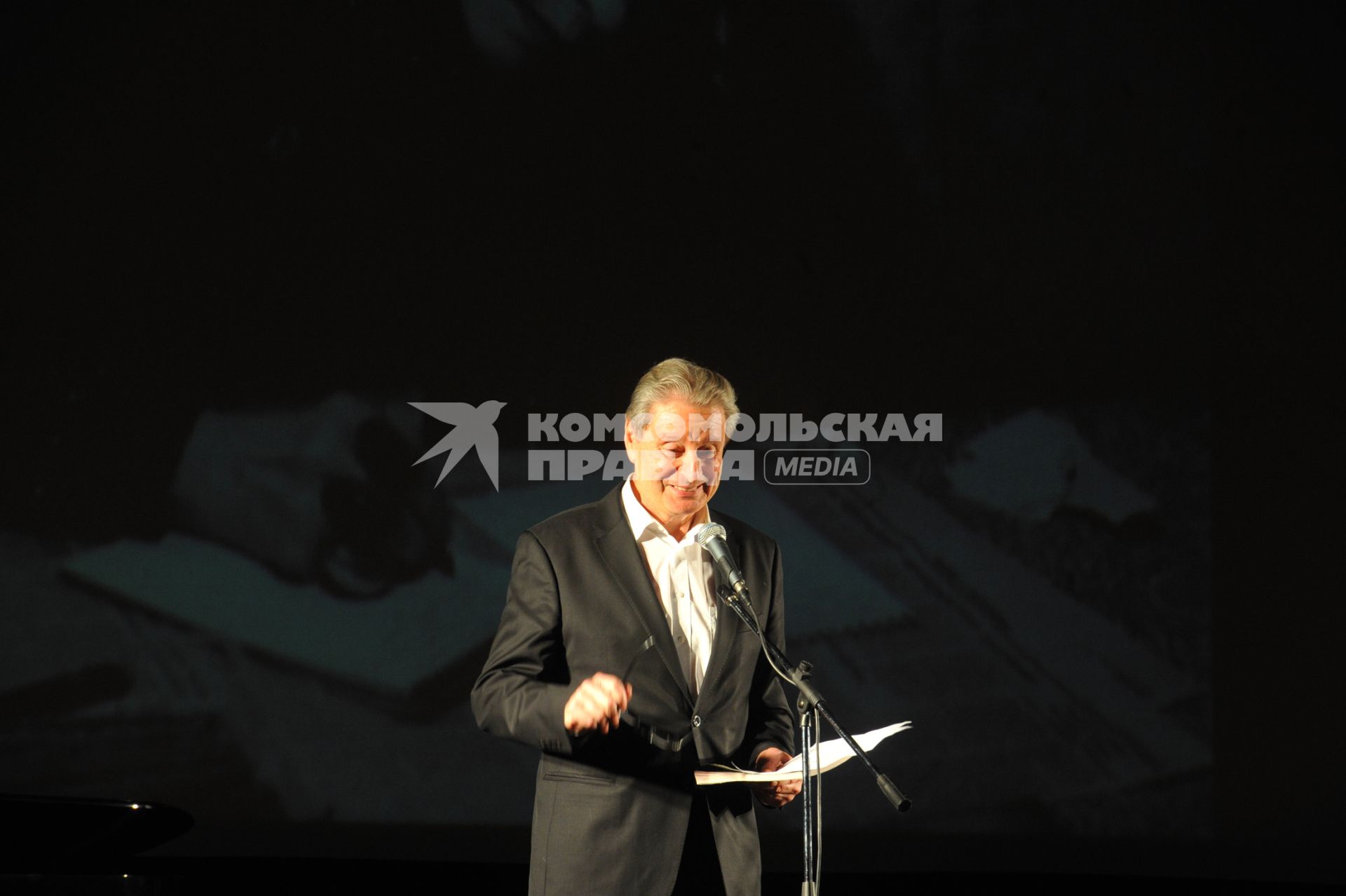 ЦДЛ. Вечер памяти Беллы Ахмадулиной, приуроченный к ее 75-летию. На снимке: актер Вениамин Смехов.