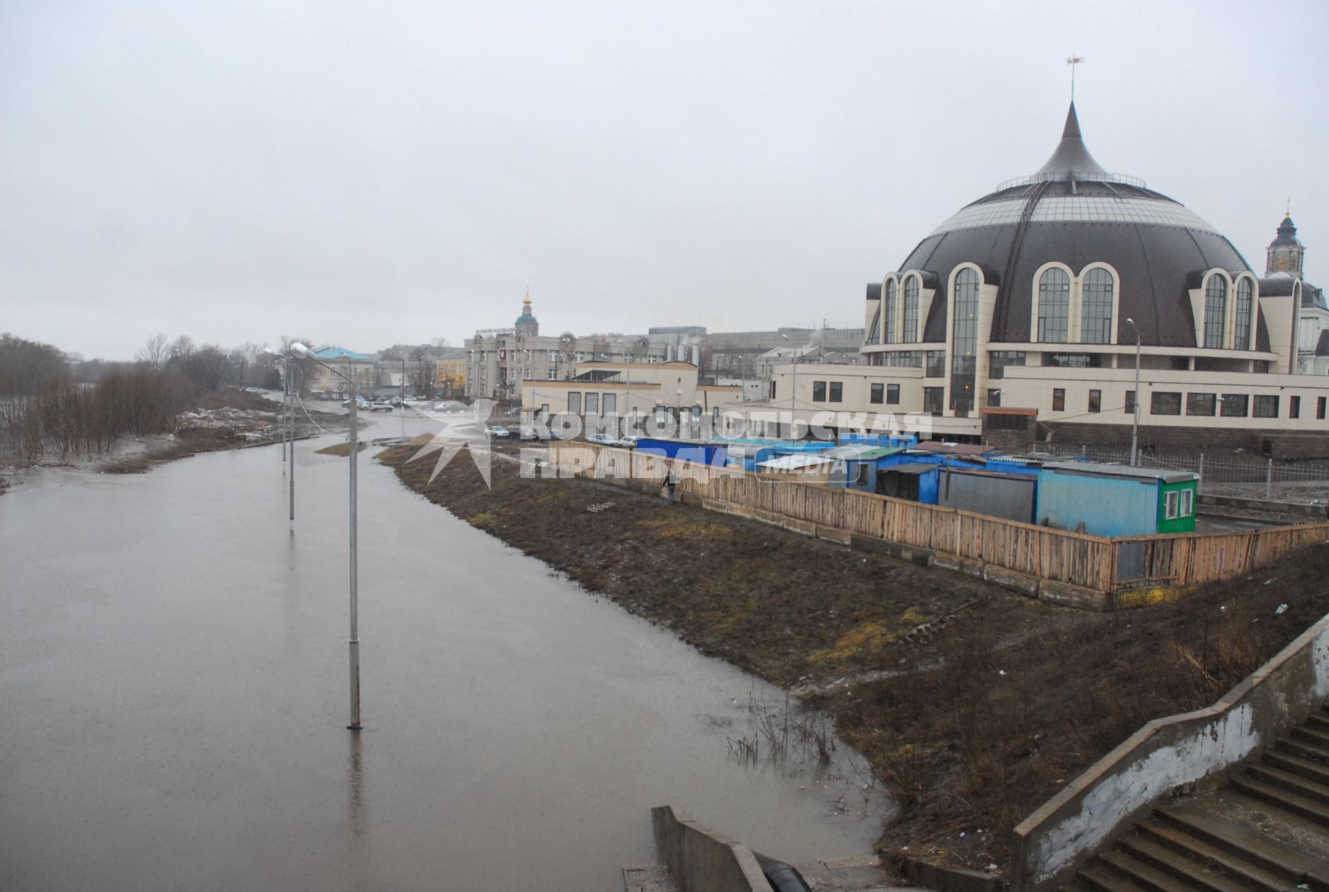 В Туле залило набережную возле нового музея оружия.