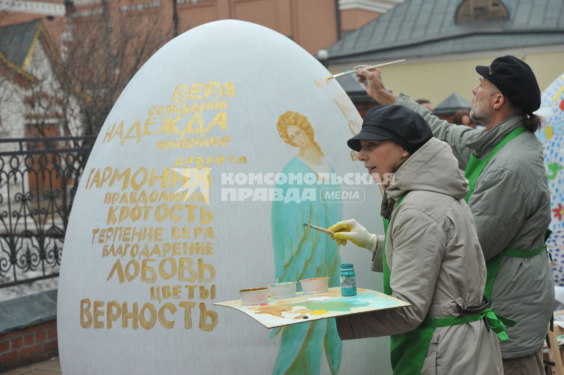 Во время Пасхального фестиваля `Живое Искусство` у Государственной Третьяковской галереи.