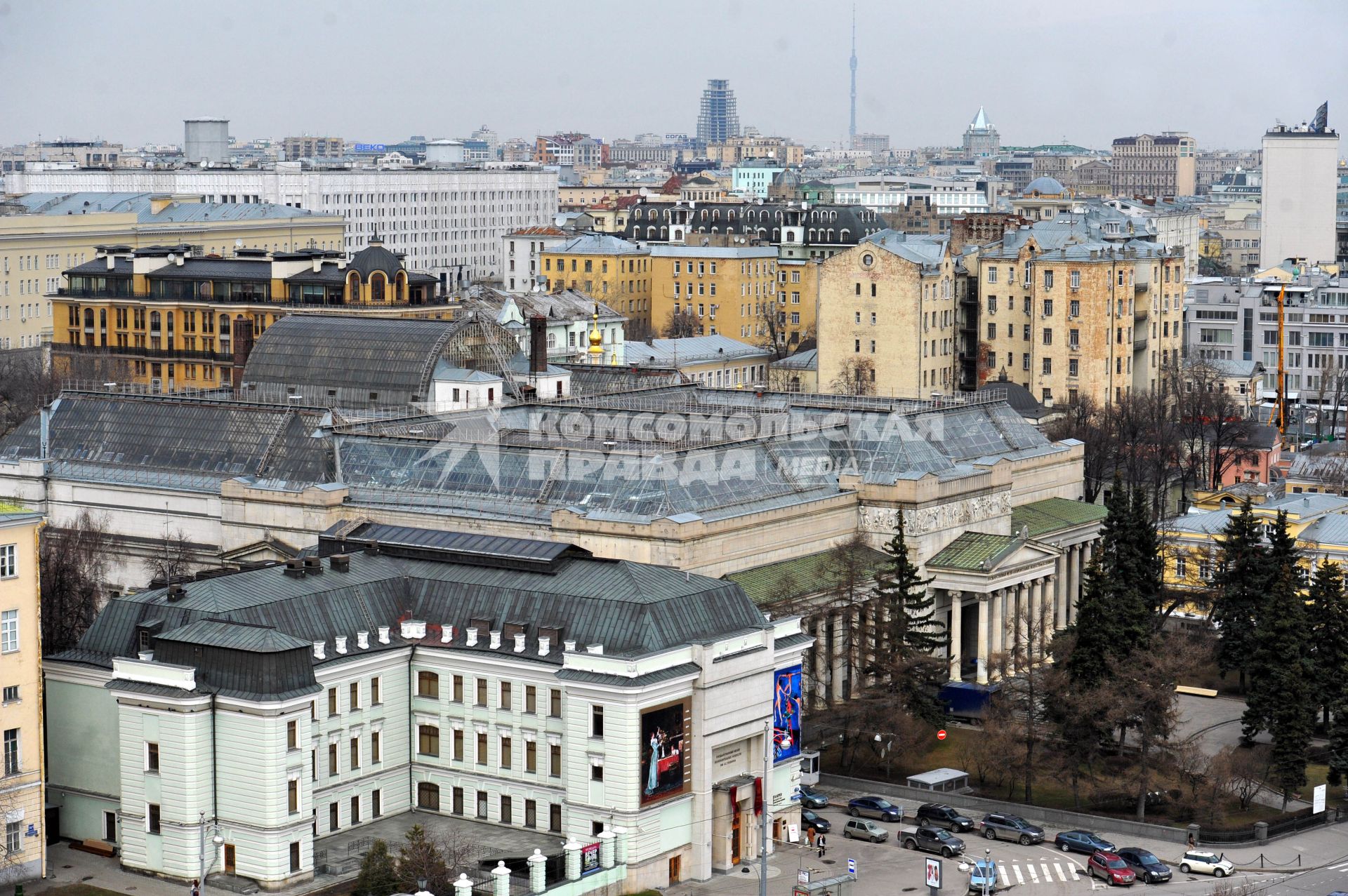 Вид с Храма Христа Спасителя на музей изобразительных искусств им. Пушкина.