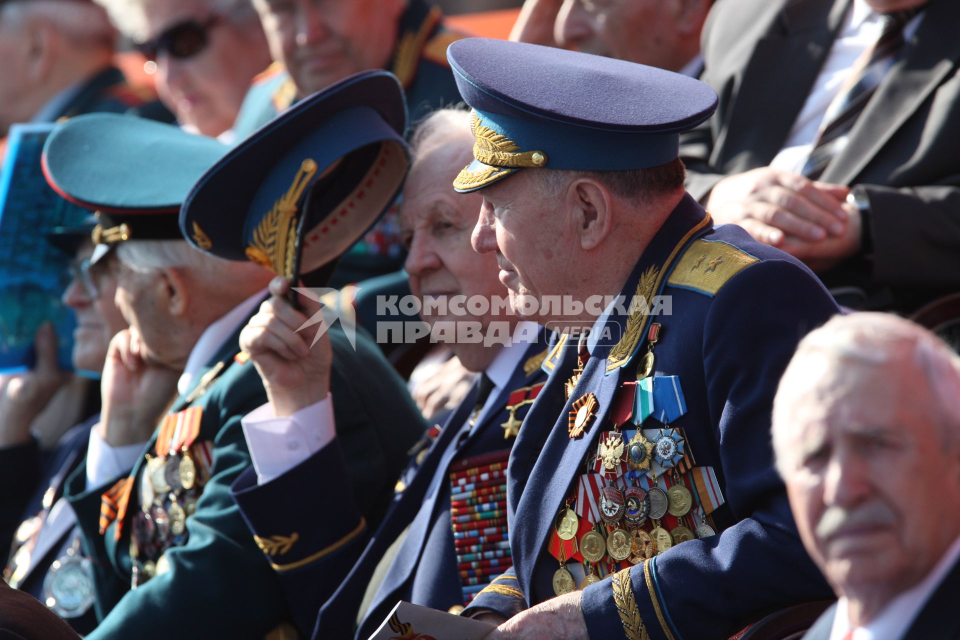 Парад на Красной площади, посвященный 65-й годовщине Победы в Великой Отечественной войне. На снимке: ветераны войны.