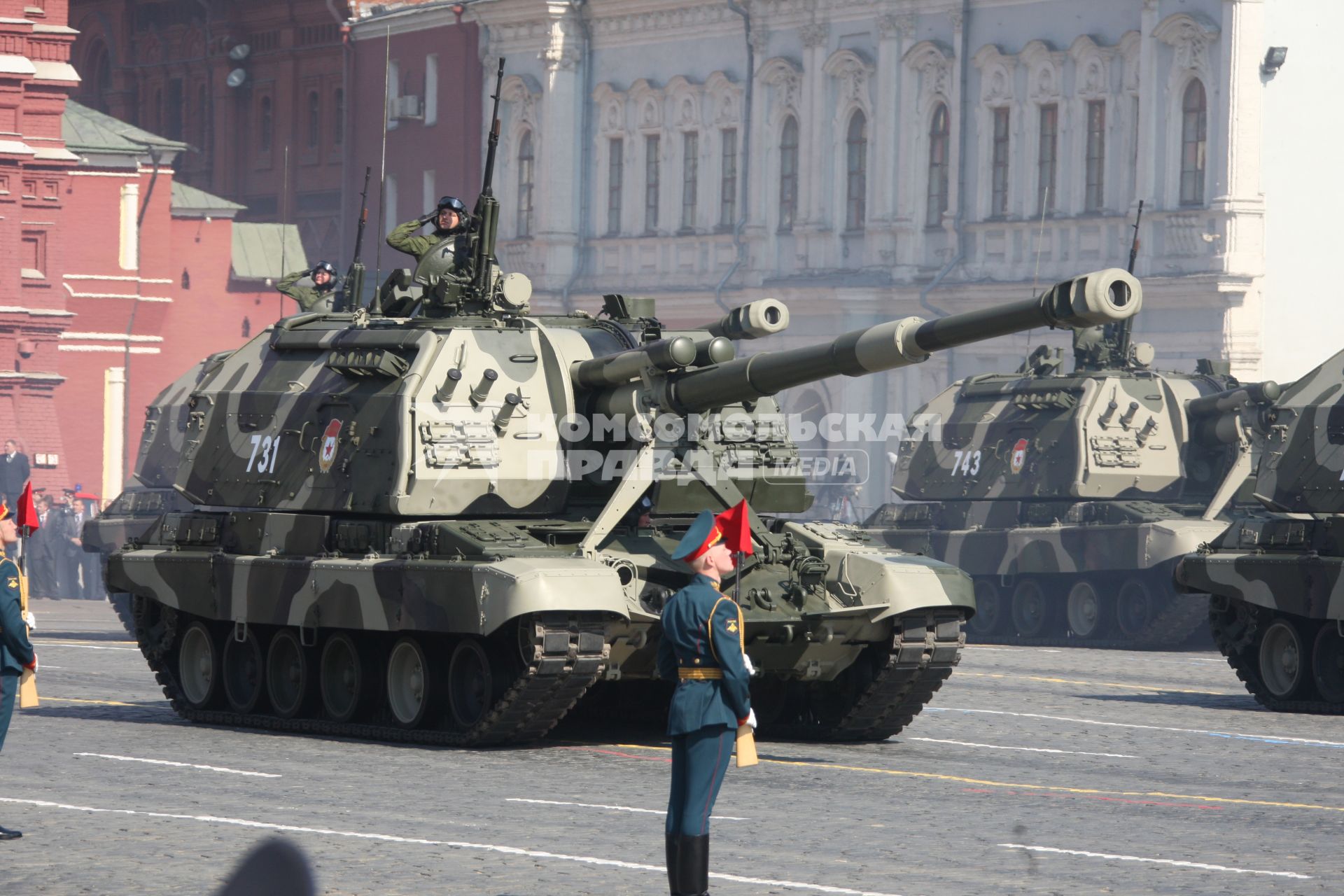 Парад на Красной площади, посвященный 65-й годовщине Победы в Великой Отечественной войне. На снимке: самоходные артиллерийские установки САУ `Мста-С`.