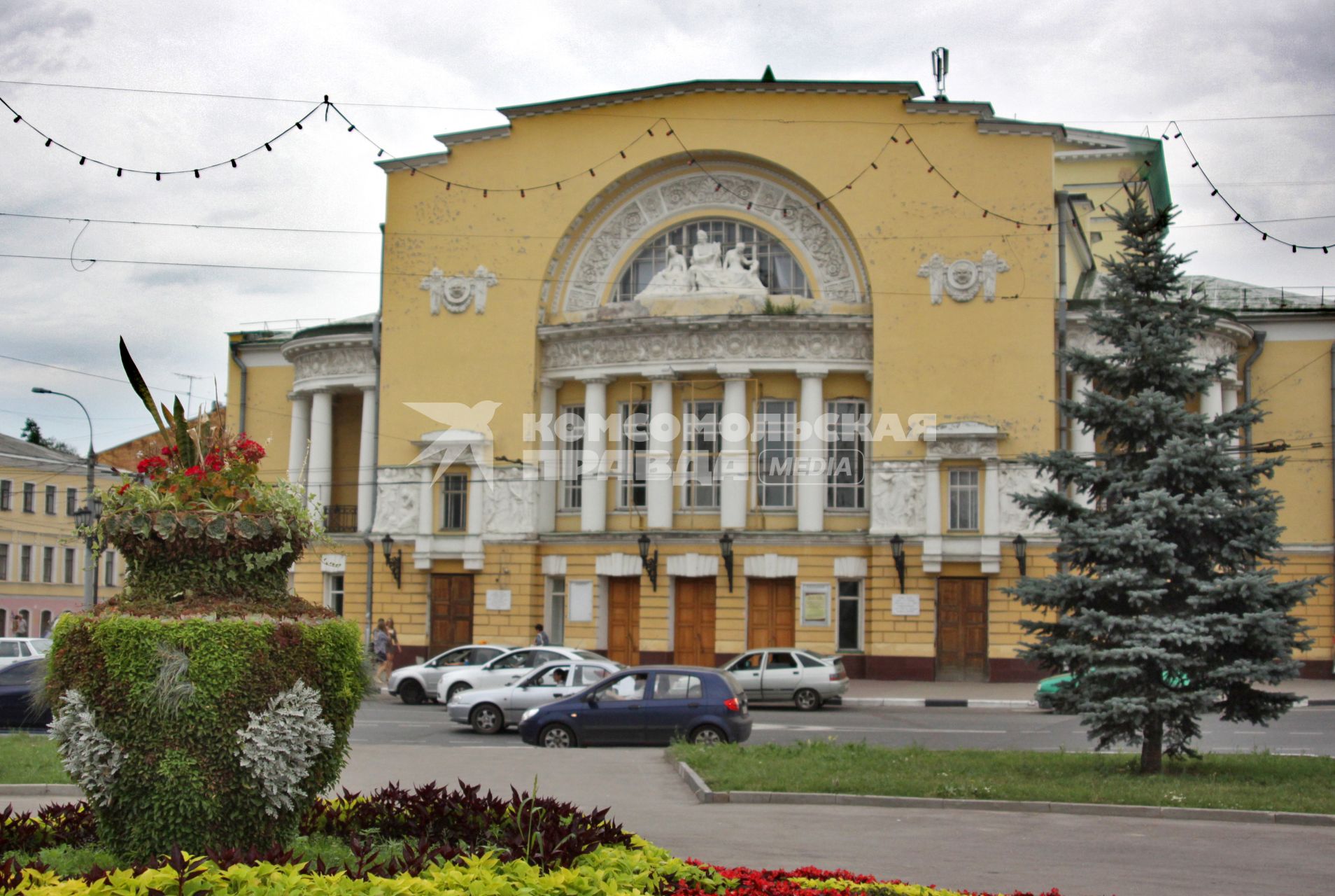 Театр драммы им. Федора Волкова, площадь Волкова в Ярославле.