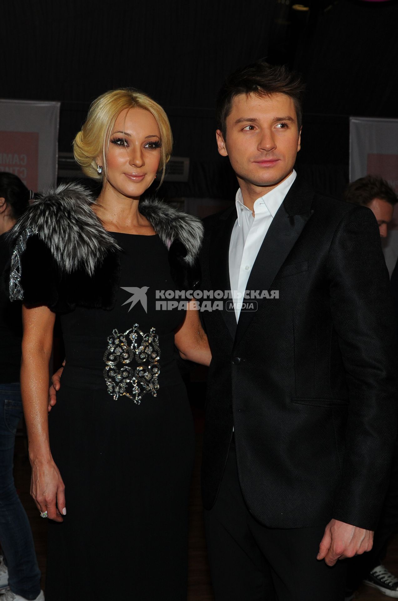 Известия Hall. Вручение премии `Самые стильные в России 2012` от журнала `Hello!`. На снимке: певец Сергей Лазарев и телеведущая Лера Кудрявцева.