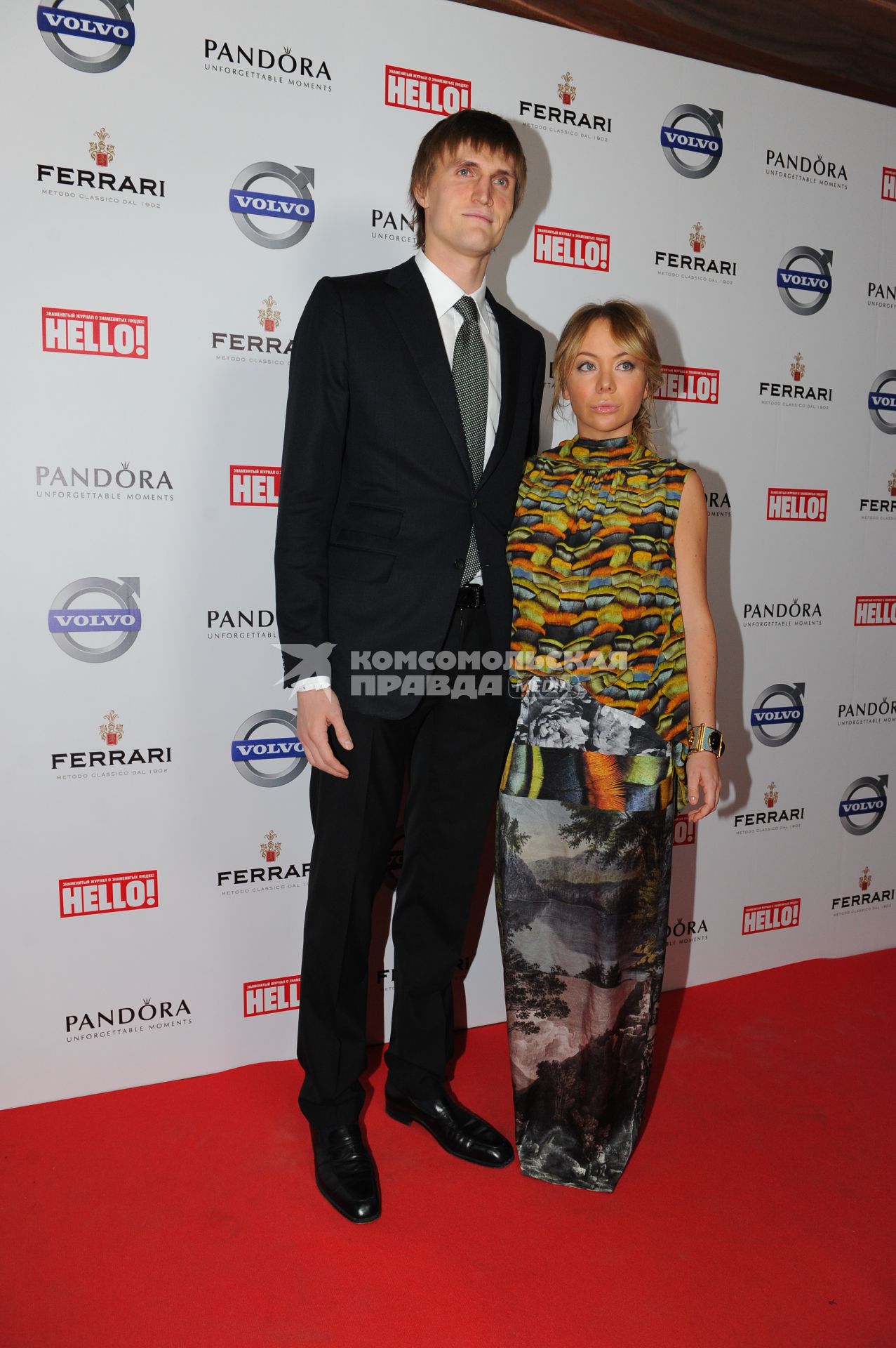 Известия Hall. Вручение премии `Самые стильные в России 2012` от журнала `Hello!`. На снимке: баскетболист Андрей Кириленко и его супруга Мария Лопатова.