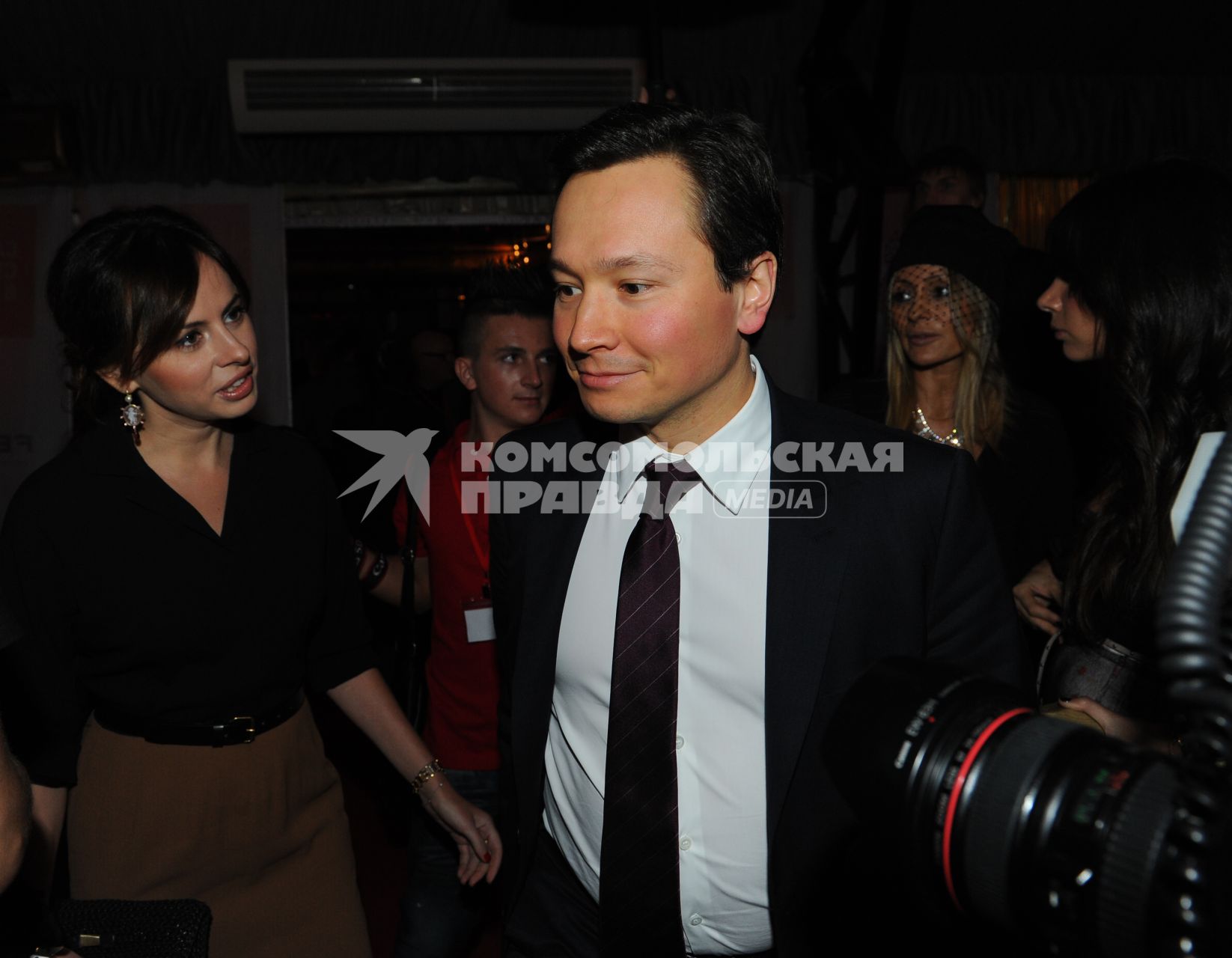 Известия Hall. Вручение премии `Самые стильные в России 2012` от журнала `Hello!`. На снимке: владелица концерна \"РусМода\" Оксана Лаврентьева и генеральный директор \"Корпорации развития Северного Кавказа\" (\"КРСК\") Антон Пак .