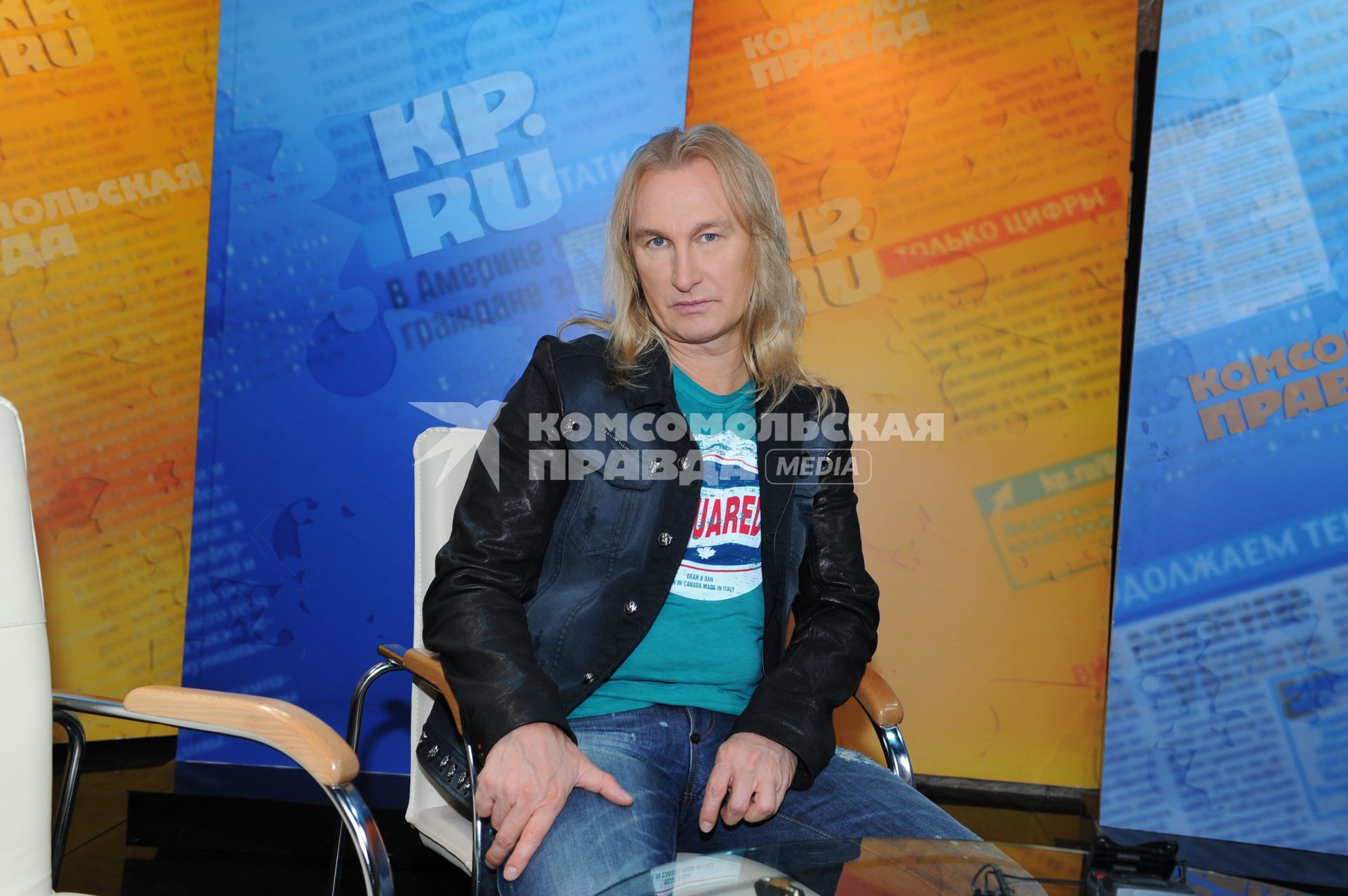ИД `Комсомольская правда`. Певец Александр Иванов.