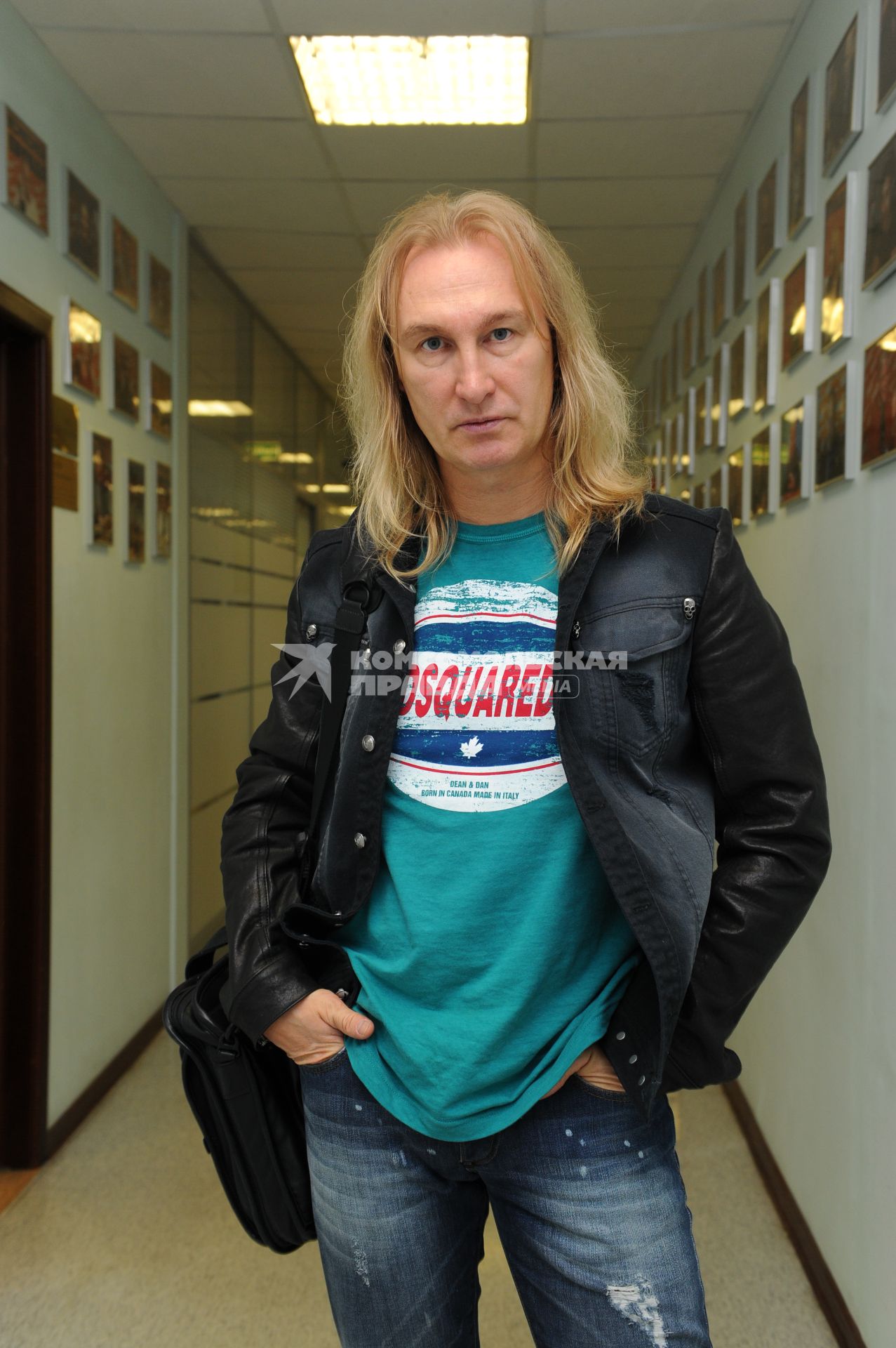 ИД `Комсомольская правда`. Певец Александр Иванов.