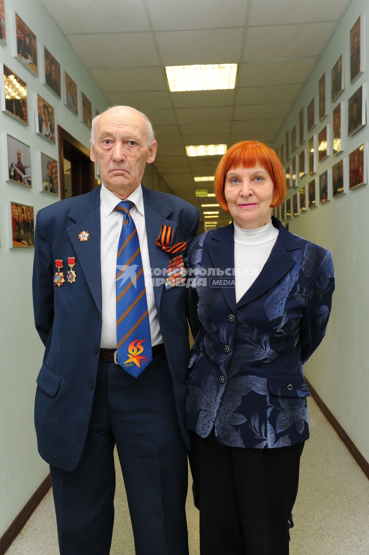 ИД `Комсомольская правда`. Участник ВОВ Ленченский Юрий и сотрудник Городского совета ветеранов г. Москвы Попова Галина.