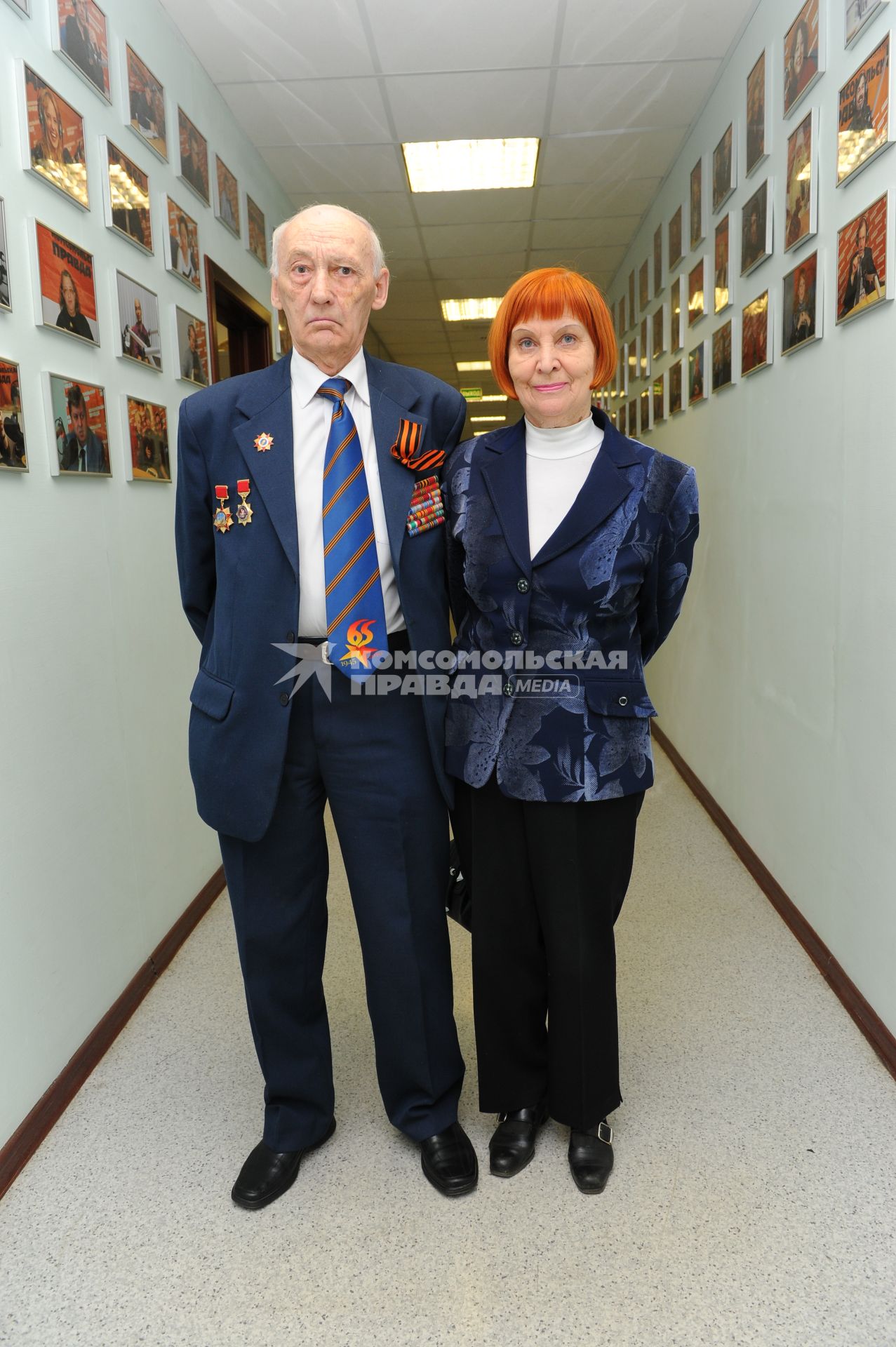 ИД `Комсомольская правда`. Участник ВОВ Ленченский Юрий и сотрудник Городского совета ветеранов г. Москвы Попова Галина.
