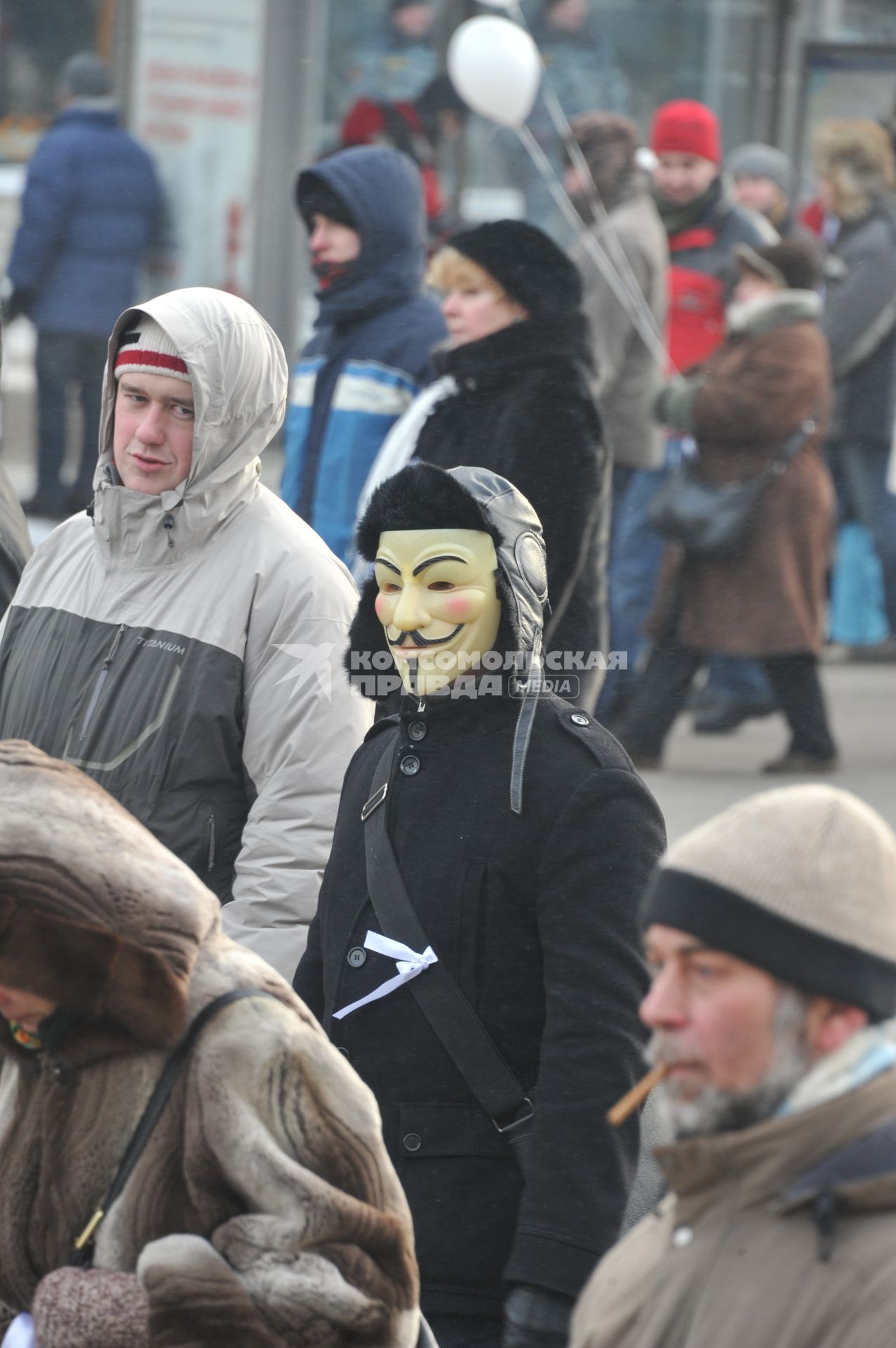 Болотная площадь. На снимке: участники митинга оппозиции `За честные выборы`.  Акция прошла в форме шествия от Калужской площади по улице Большая Якиманка до Болотной площади.