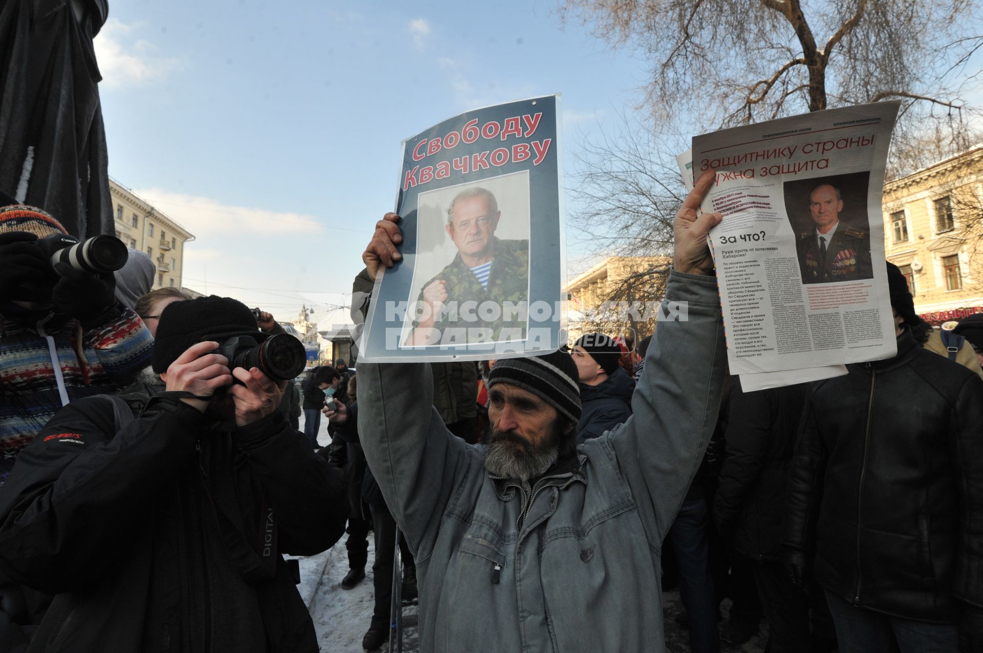 Чистые пруды. На снимке: участники акции памяти студента Ивана Агафонова, погибшего в драке с чемпионом мира по смешанным единоборствам Расулом Мирзаевым.