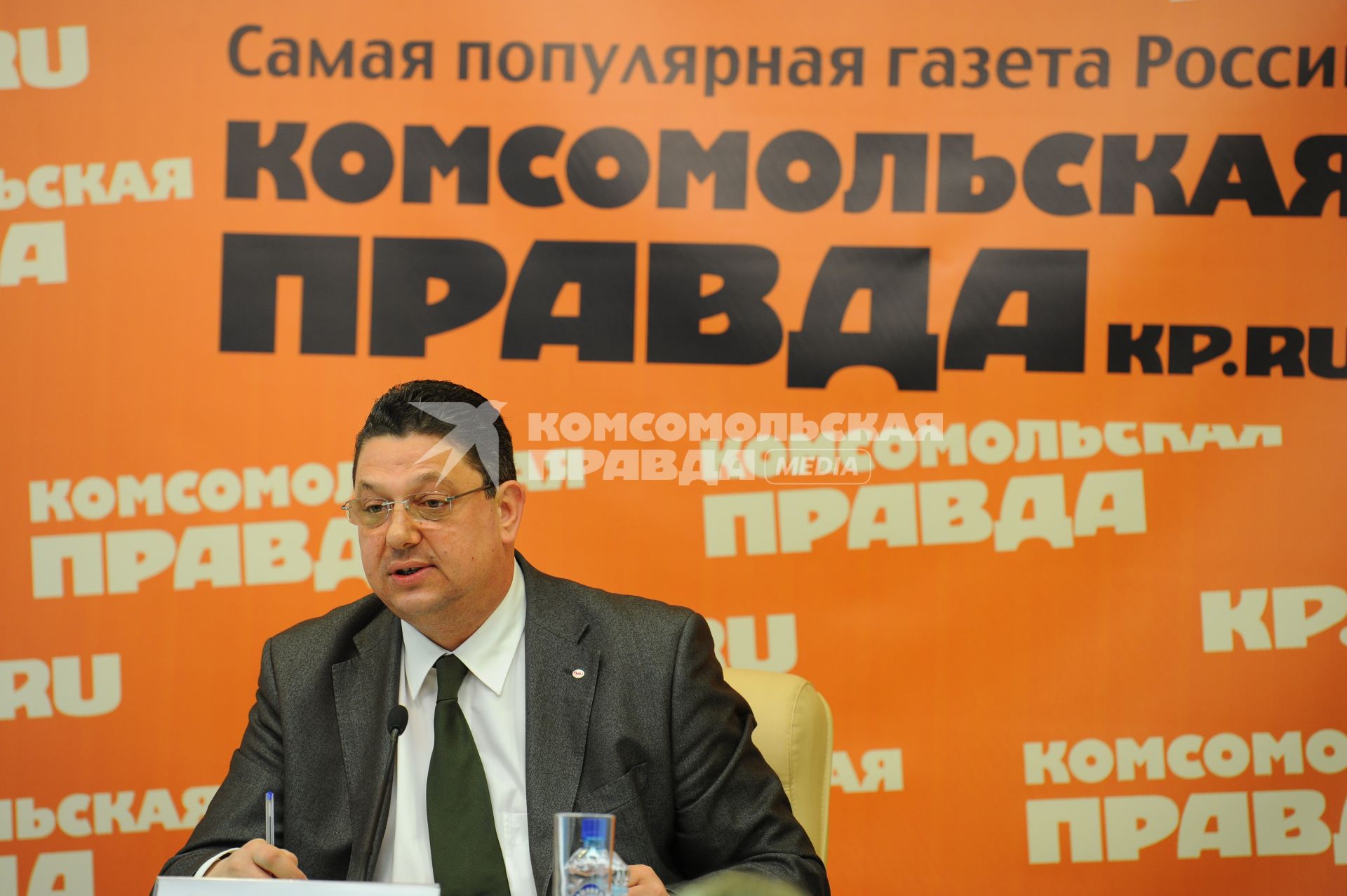 Пресс-центр ИД `Комсомольская правда`. Вице-президент ОАО `РЖД`, генеральный директор ОАО `ФПК` Михаил Акулов.