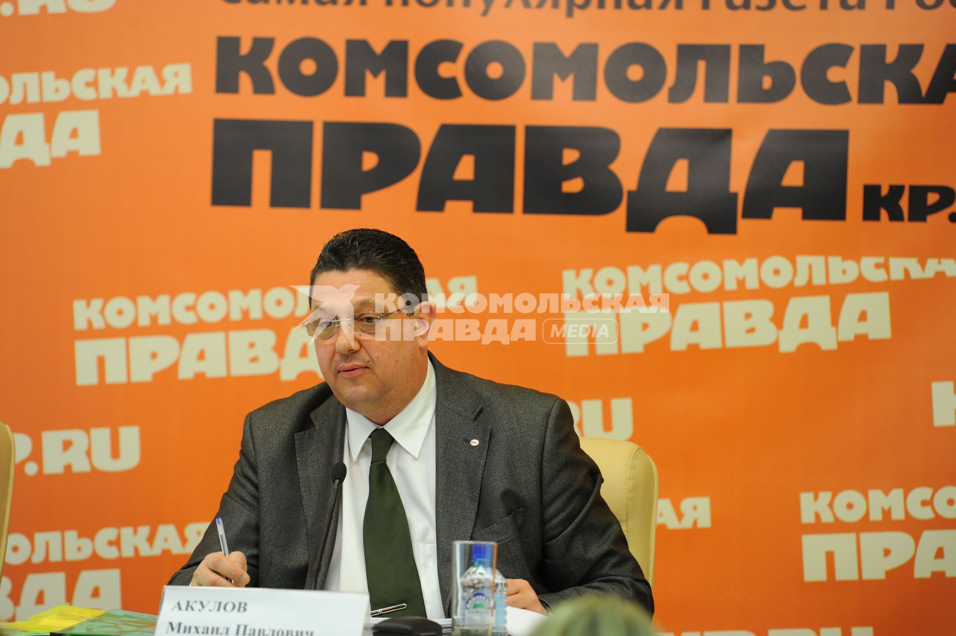 Пресс-центр ИД `Комсомольская правда`. Вице-президент ОАО `РЖД`, генеральный директор ОАО `ФПК` Михаил Акулов.
