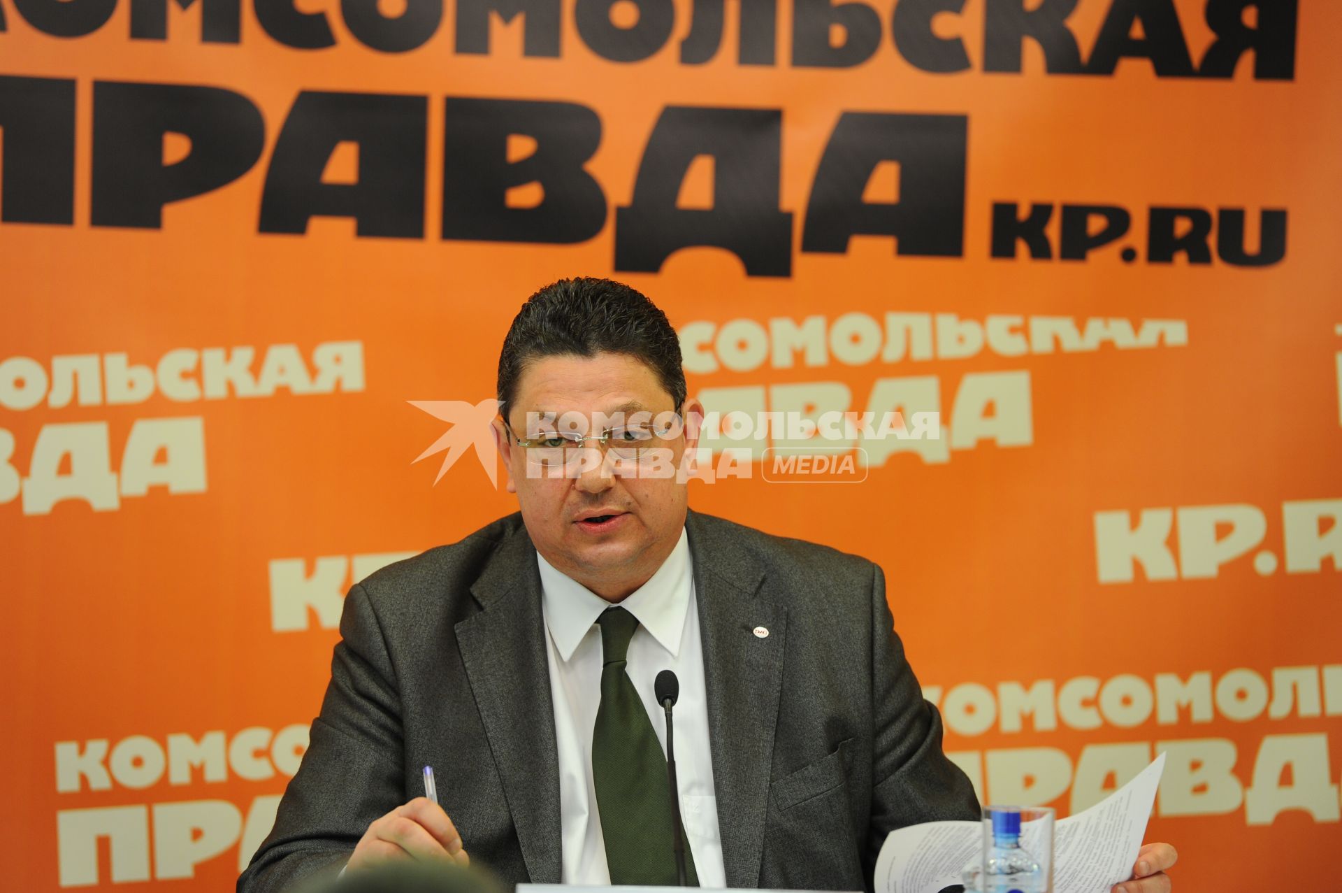 Пресс-центр ИД `Комсомольская правда`. Вице-президент ОАО `РЖД`, генеральный директор ОАО `ФПК` Михаил Акулов.