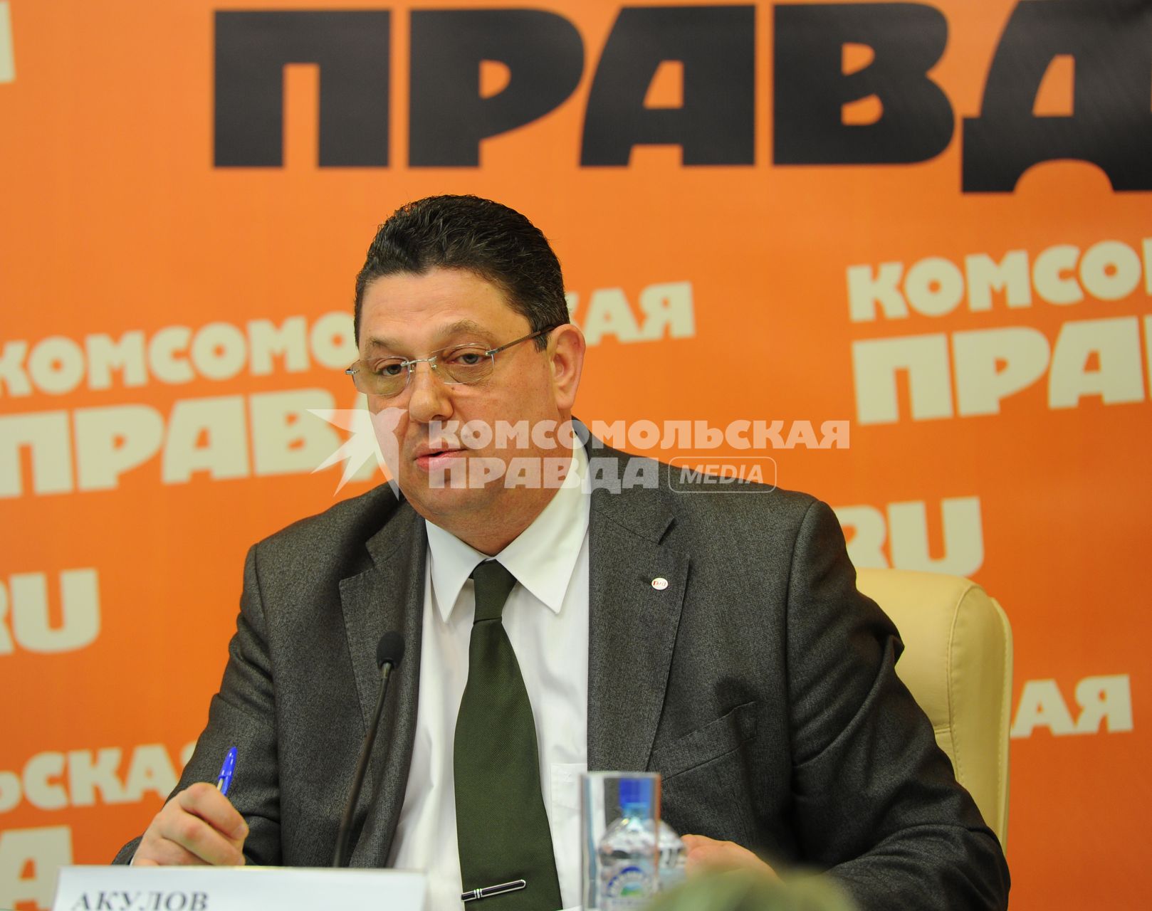 Пресс-центр ИД `Комсомольская правда`. Вице-президент ОАО `РЖД`, генеральный директор ОАО `ФПК` Михаил Акулов.