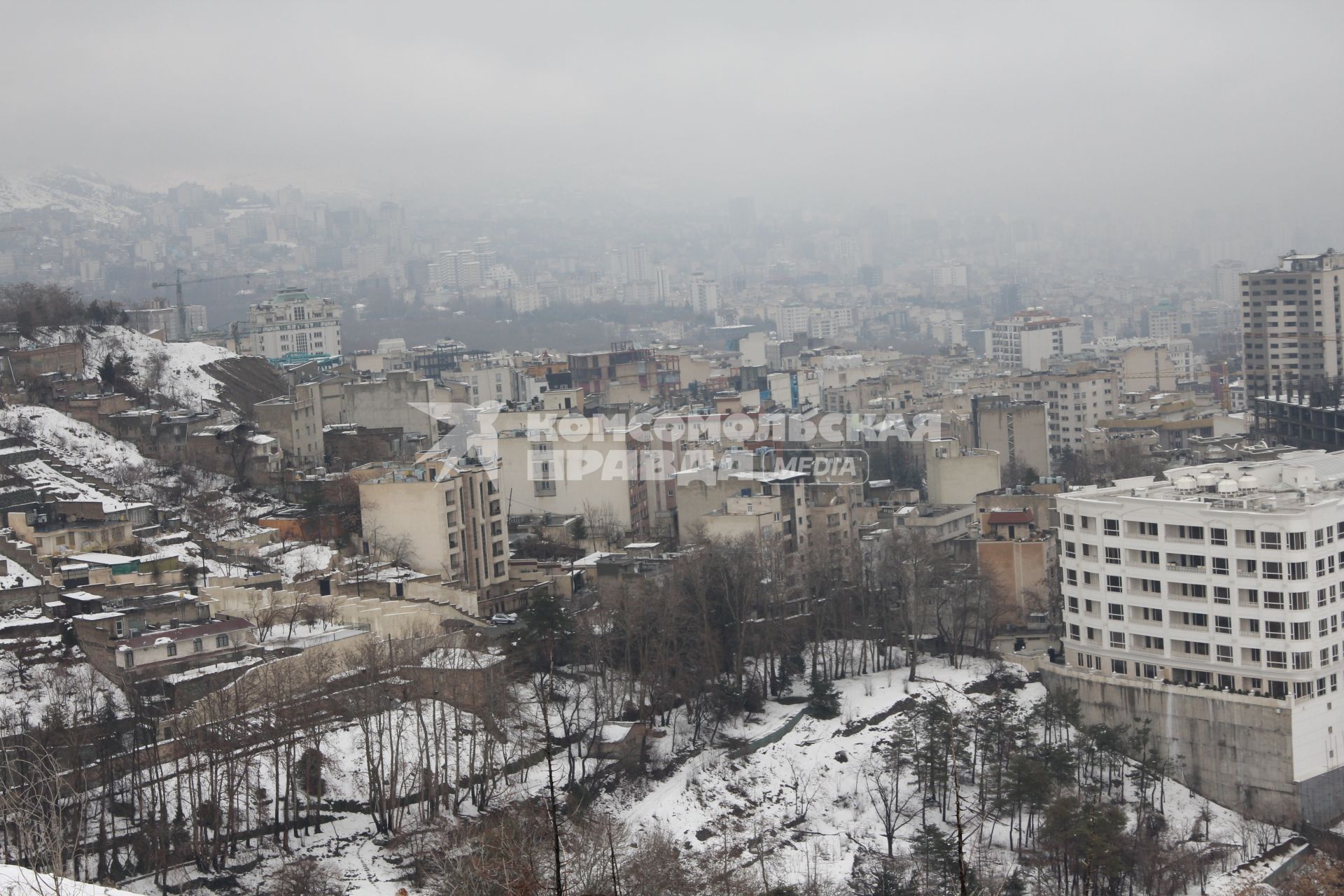 Панорама Тегерана. Город лишен старой архитектуры.
В 60-70 годах город был снесен практически до основания.