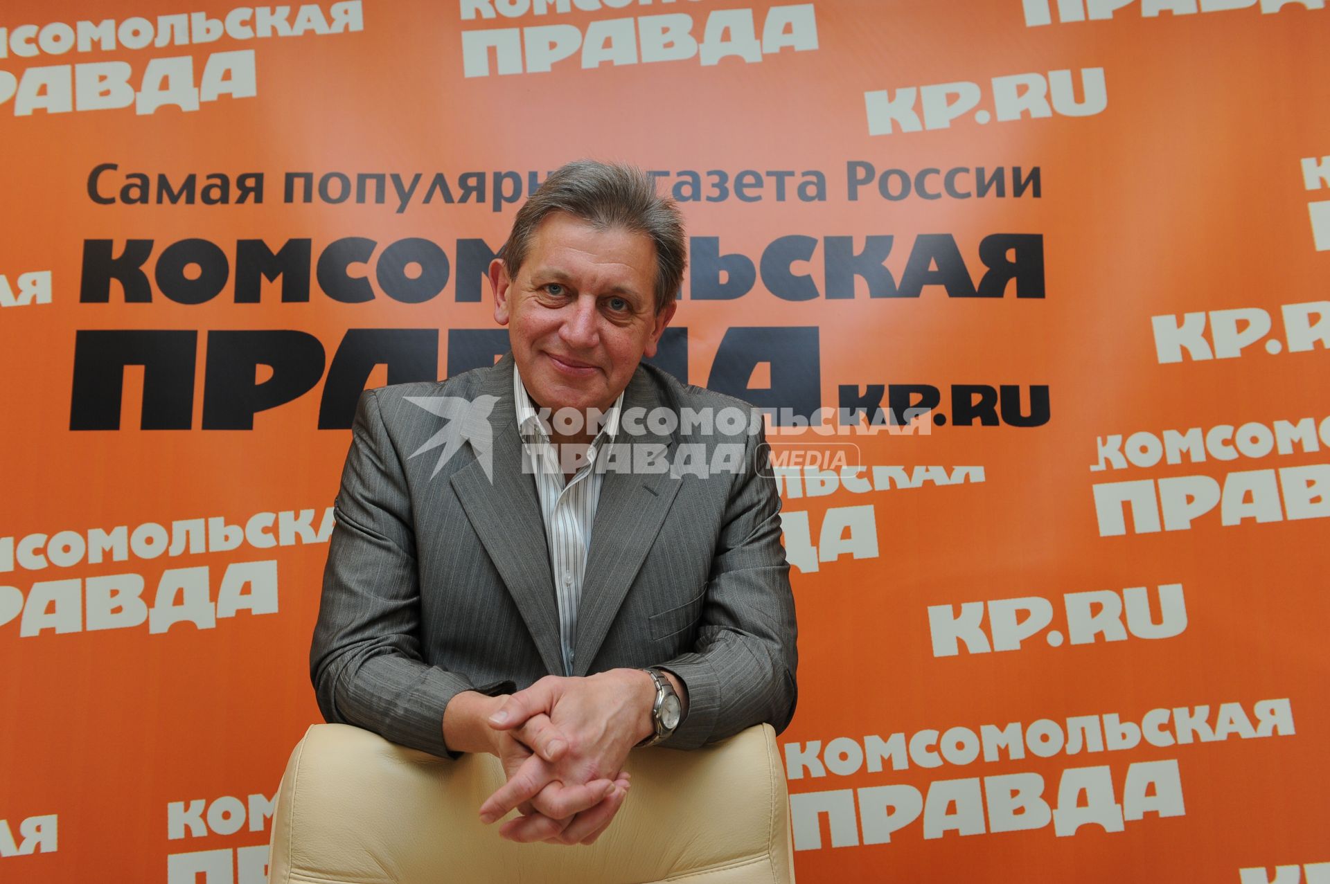 ИД `Комсомольская правда`. Начальник Управления
визовой и регистрационной работы ФМС России, генерал ФМС Александр Аксенов.