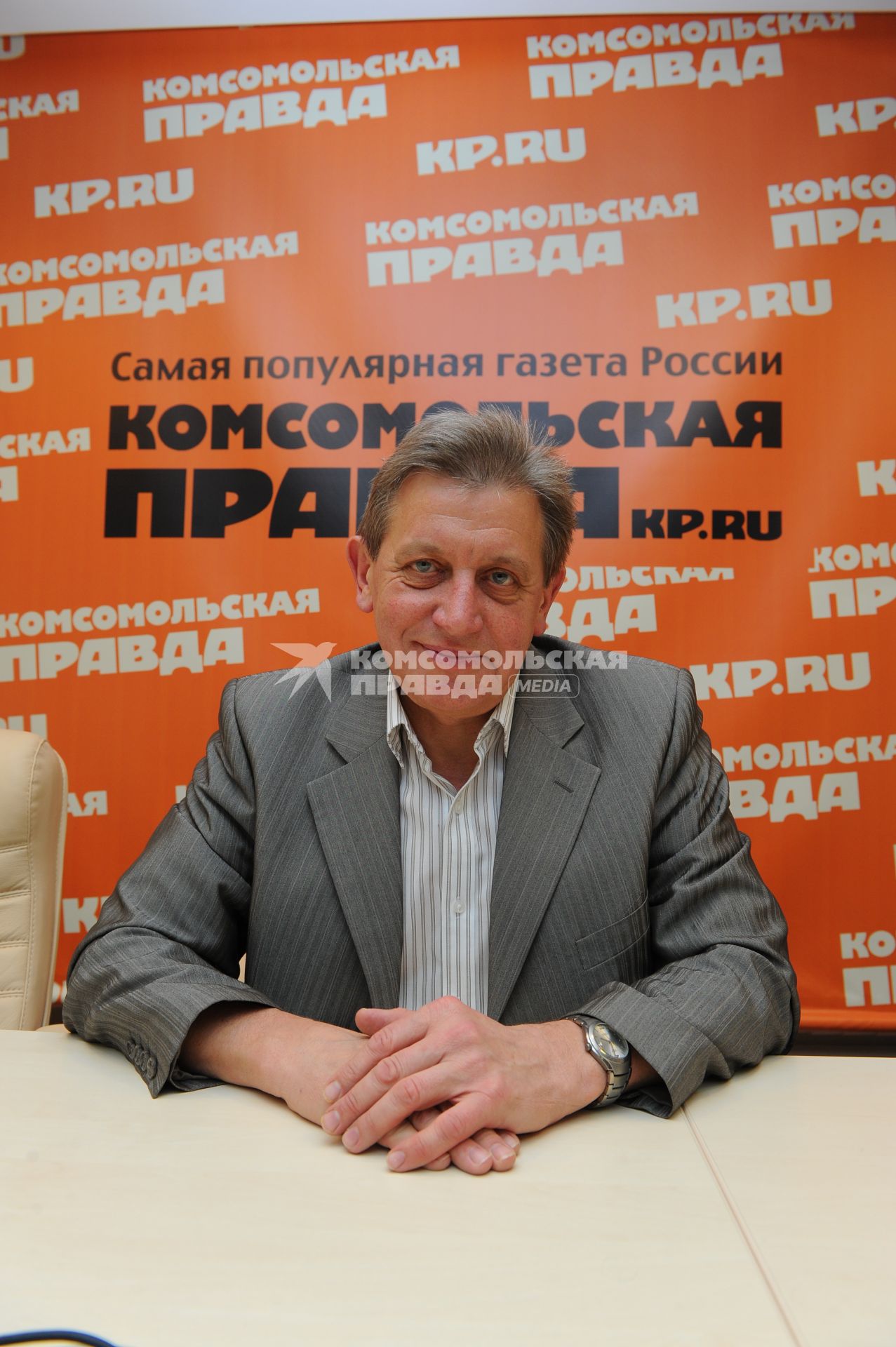 ИД `Комсомольская правда`. Начальник Управления
визовой и регистрационной работы ФМС России, генерал ФМС Александр Аксенов.