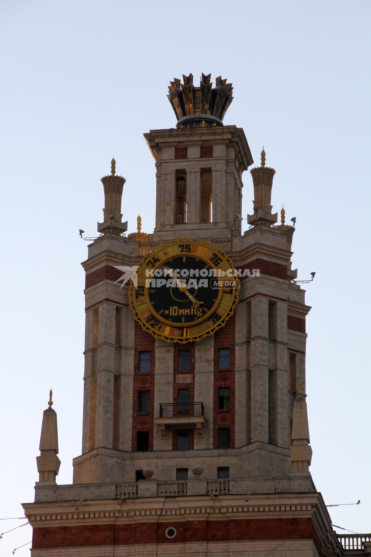 Барометр на башне Главного здания МГУ им. М.В.Ломоносова.