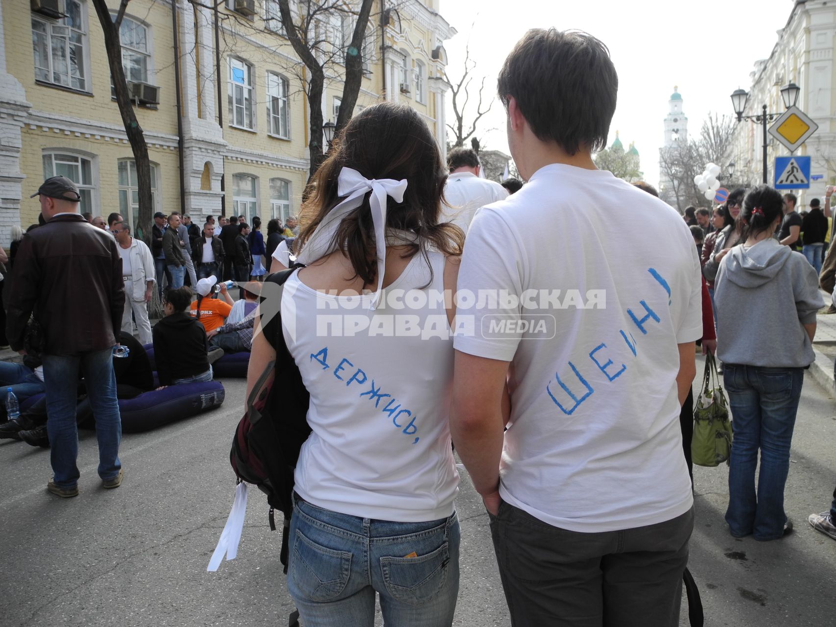 Голодовка в Астрахани, организованная бывшим кандидатом в мэры г. Астрахань Олегом Шеиным и группой его сторонников против результатов выборов мэра Астрахани и по их заявлениям сфальсифицированных. На снимке: участники акции в воддержку Олега Шеина.