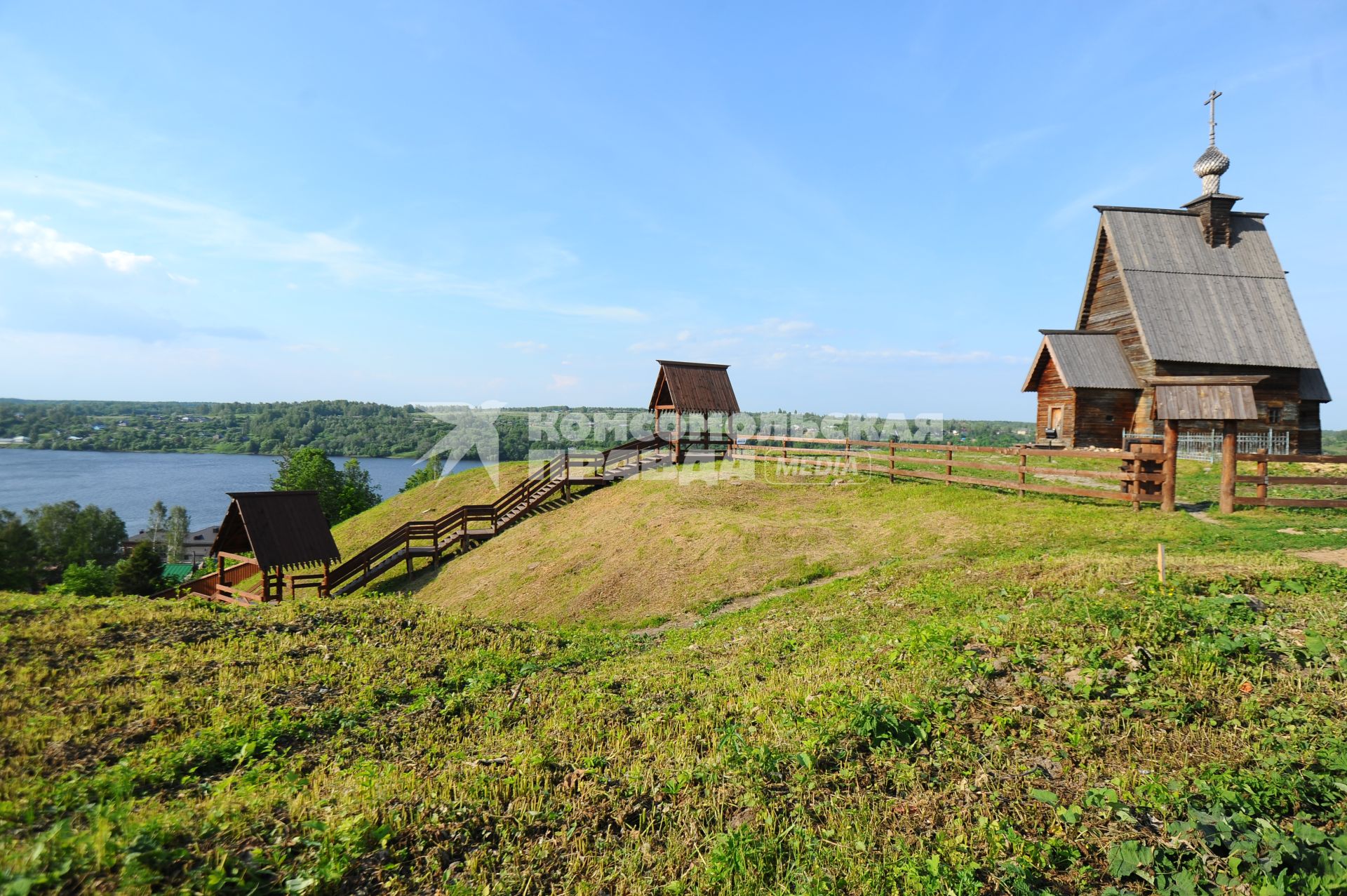 Плес.  Церковь Воскресения (деревянная) из села Билюково, 1700 года, памятник архитектуры федерального значения